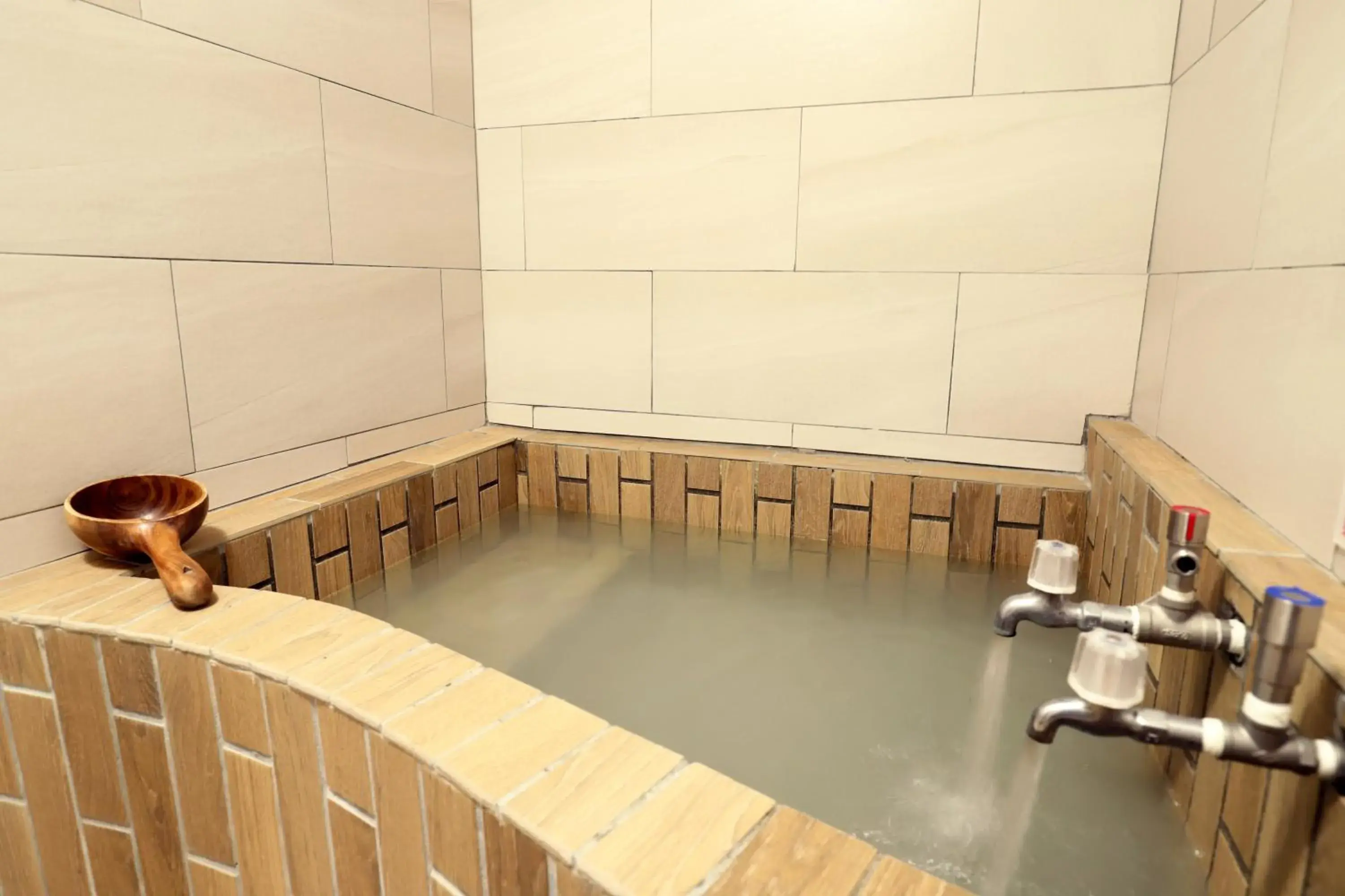 Hot Spring Bath, Bathroom in Phoenix Pavilion Hot Spring Hotel