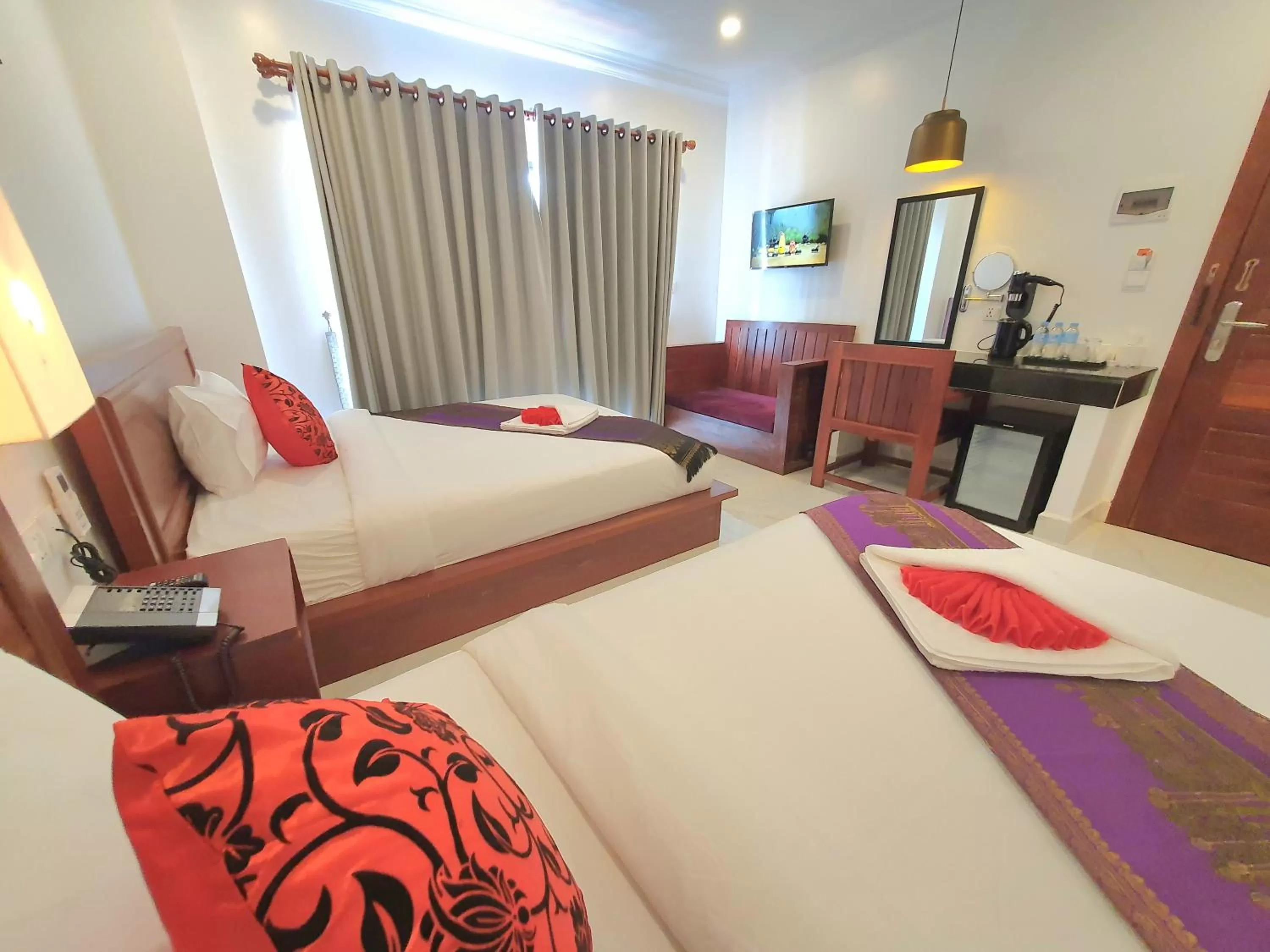 Photo of the whole room, Bed in Long Night Siem Reap Hotel