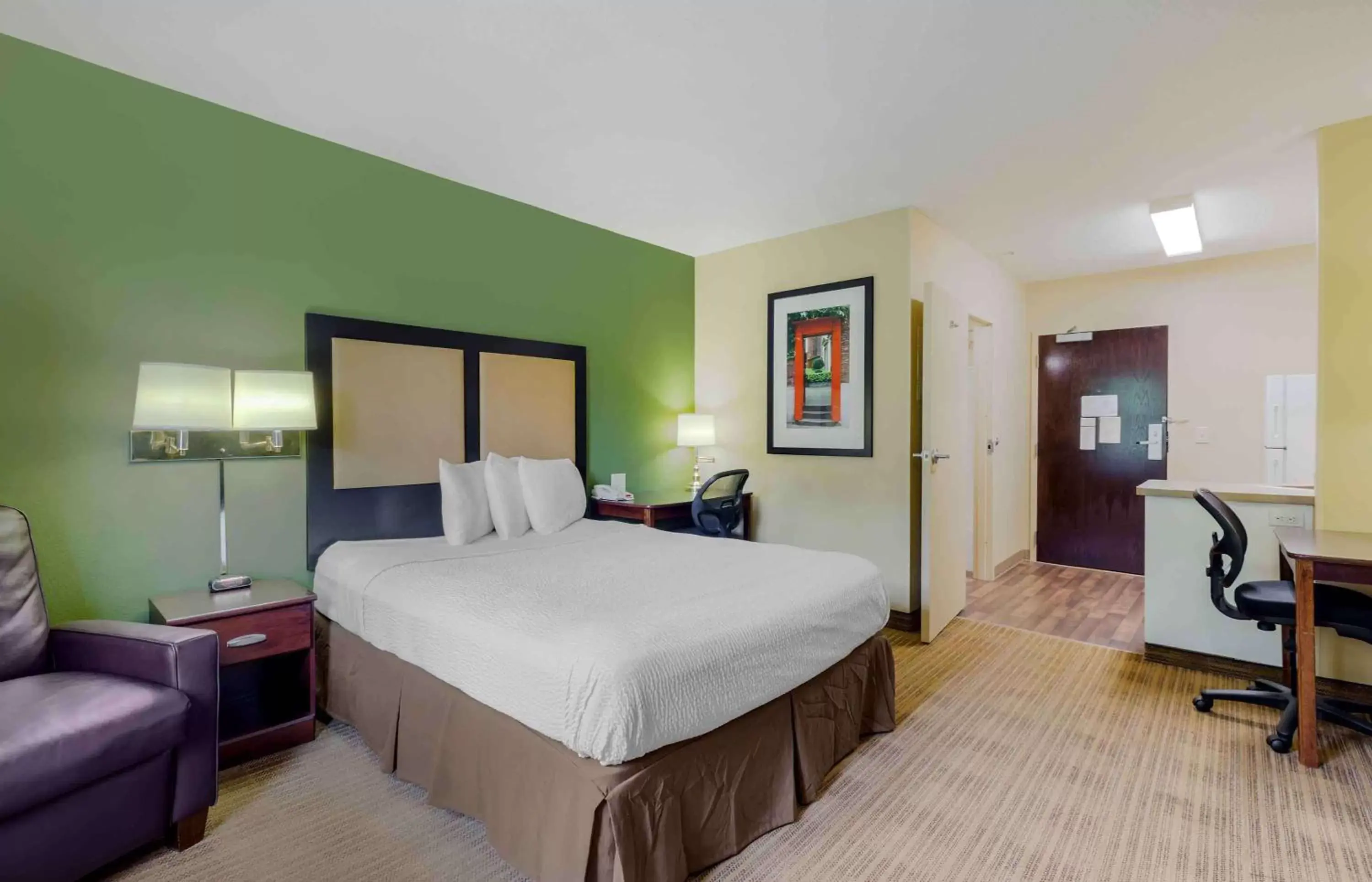 Bedroom, Bed in Extended Stay America - Providence - West Warwick