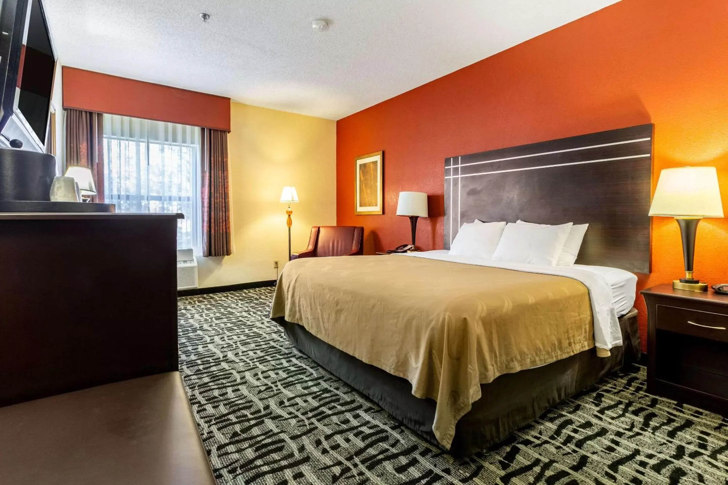 Photo of the whole room, Bed in Quality Inn Texas City I-45