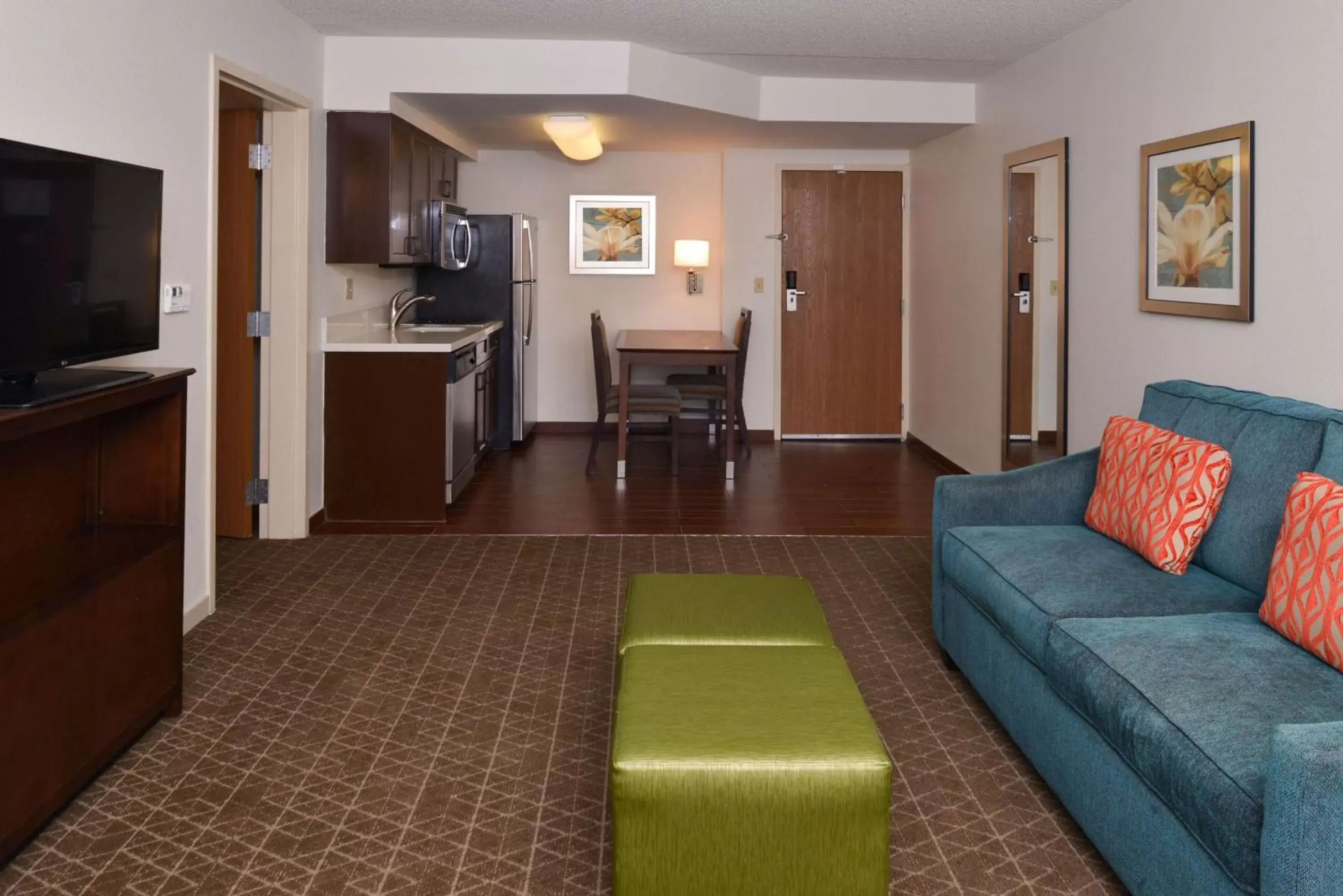 Living room, Seating Area in Hampton Inn & Suites Pueblo-Southgate