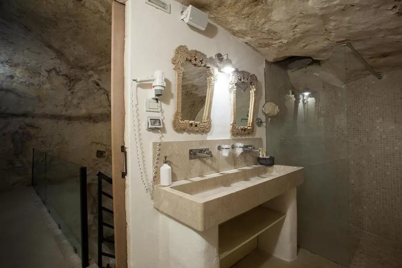 Bathroom in L'Hotel In Pietra