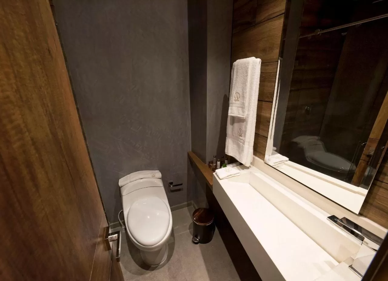 Bathroom in Albura Hotel