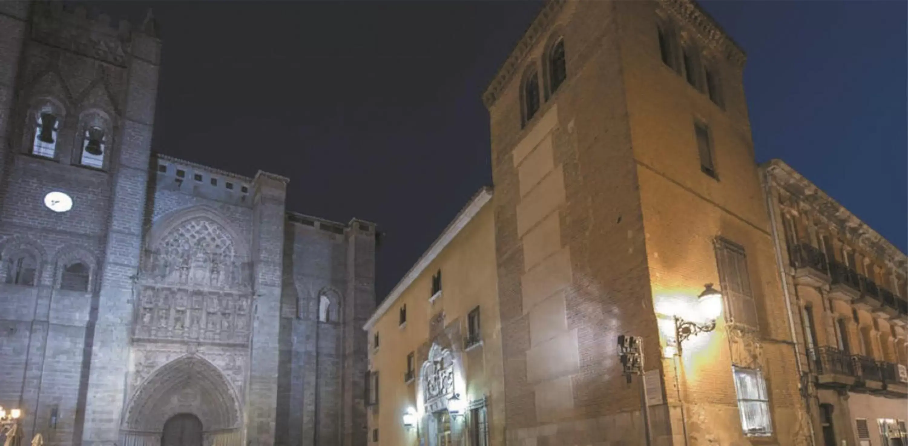 Facade/entrance in Palacio Valderrabanos