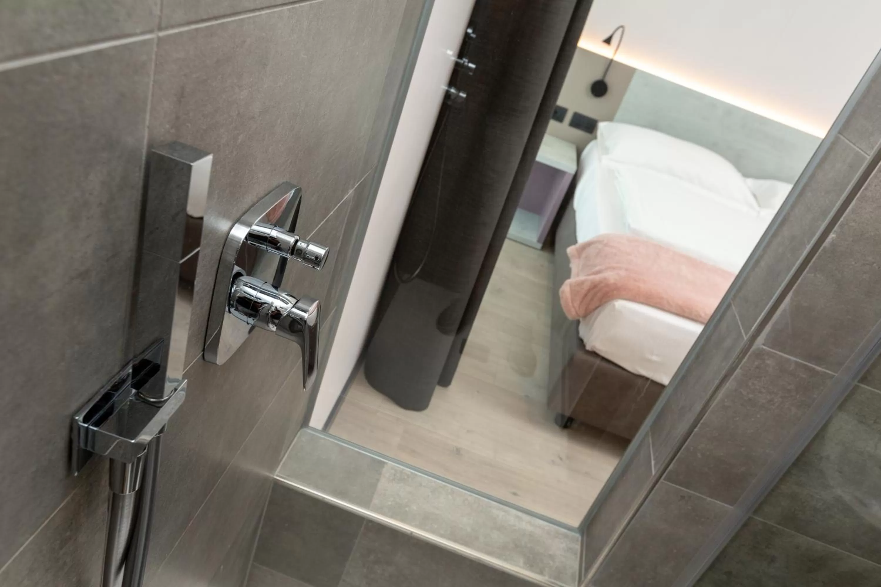 Shower in Garda Life