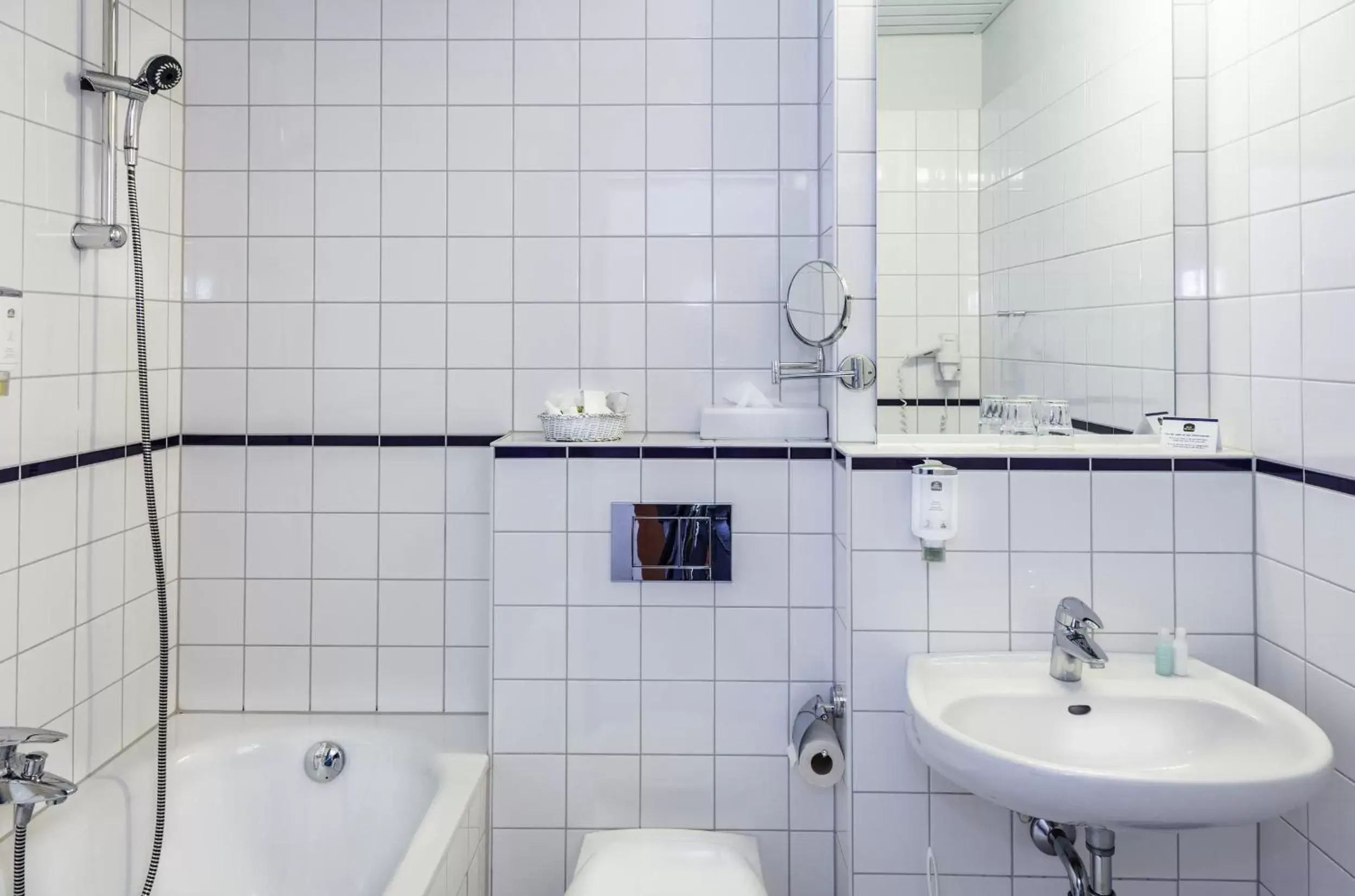 Bathroom in Best Western Comfort Business Hotel Düsseldorf-Neuss