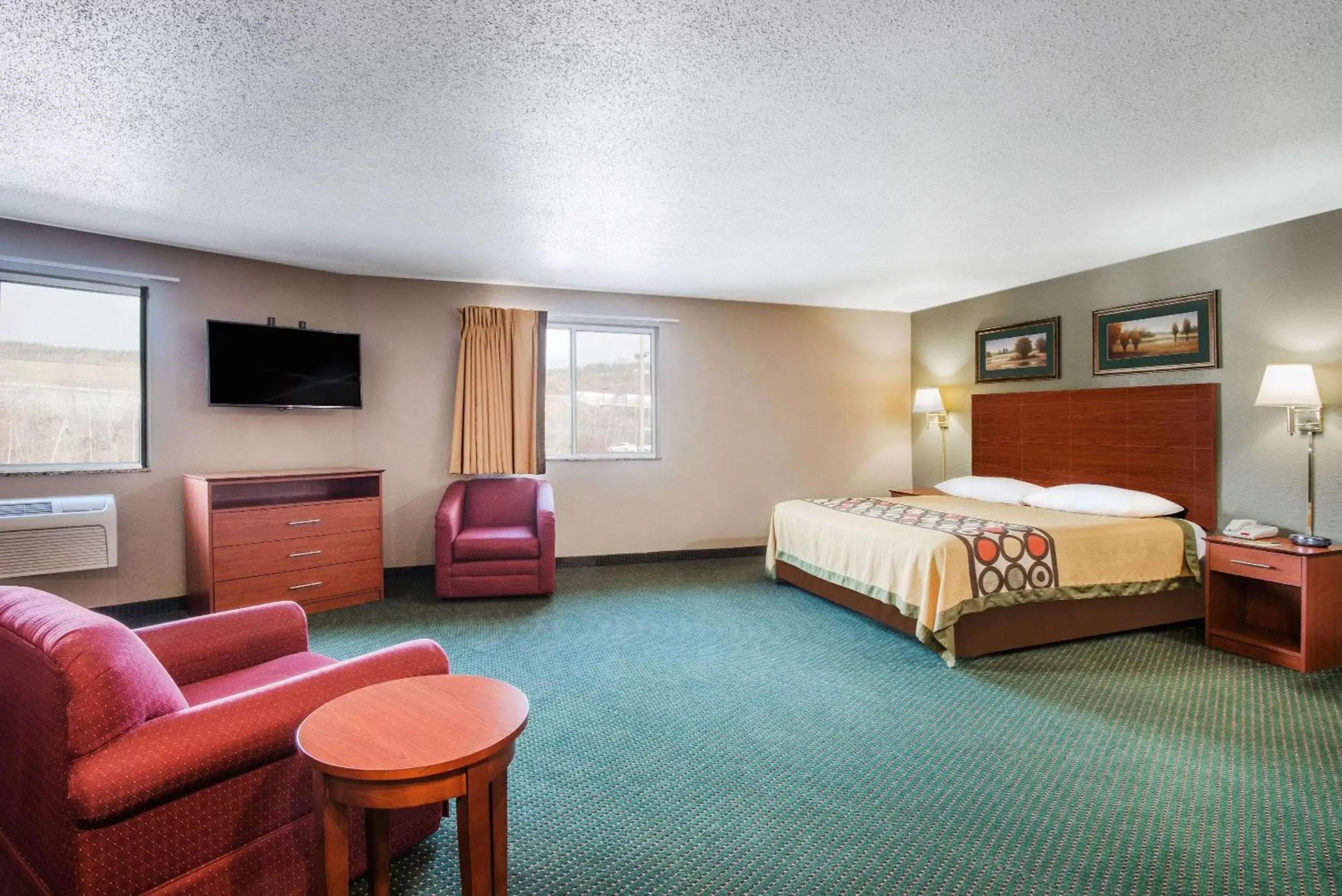 Photo of the whole room in Super 8 by Wyndham Clearfield