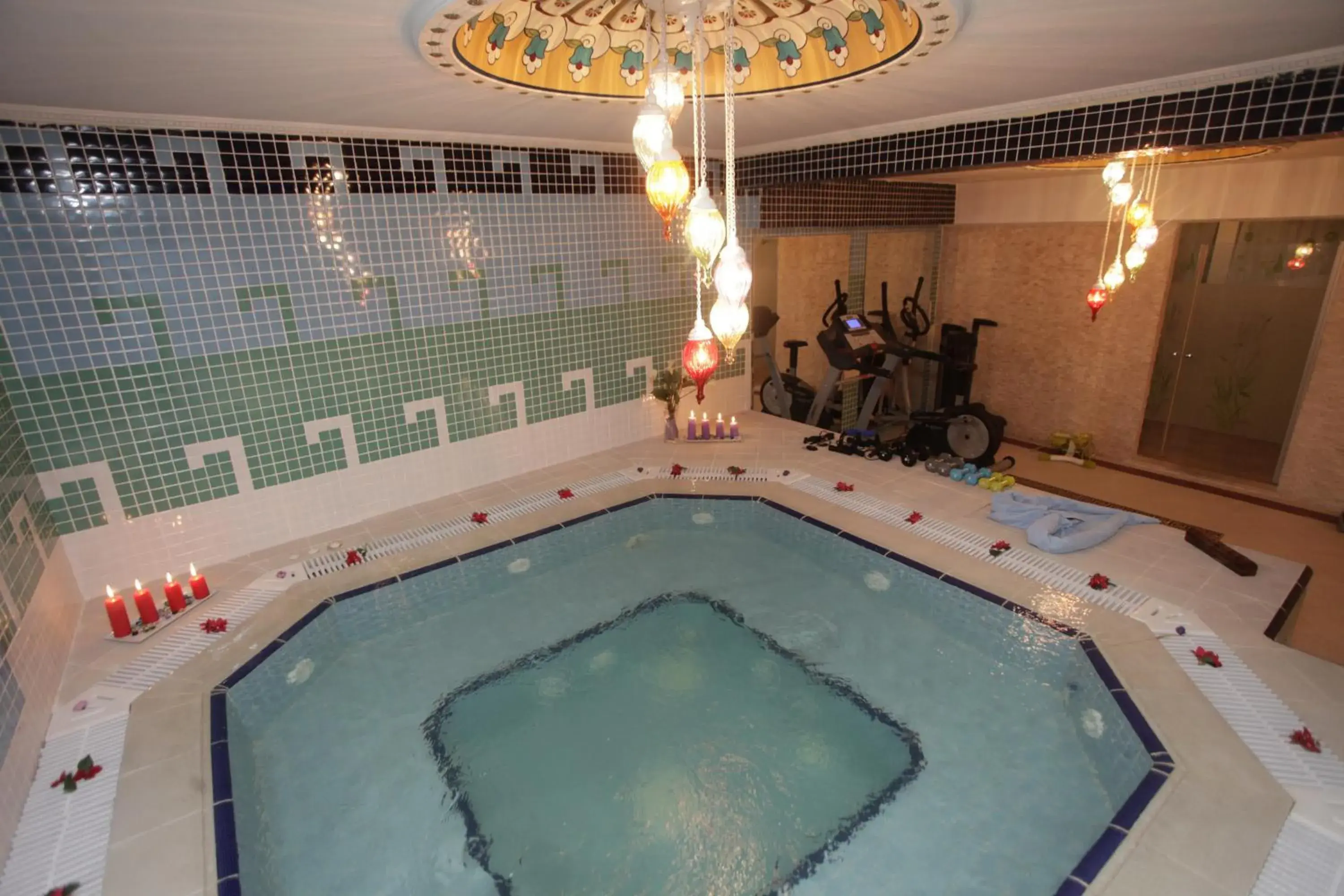 Sauna, Swimming Pool in Marmaray Hotel