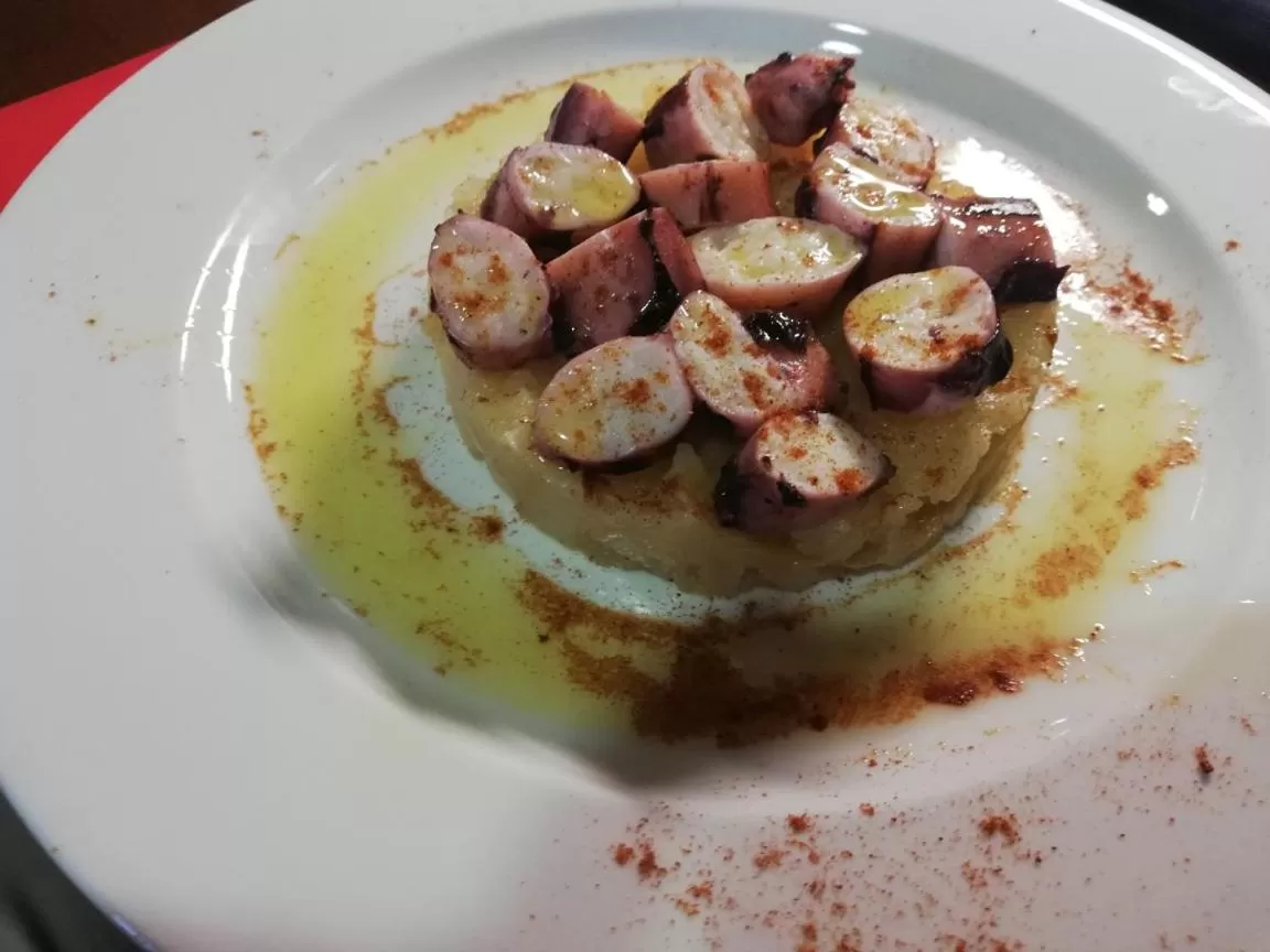 Restaurant/places to eat in Hotel Reina Isabel