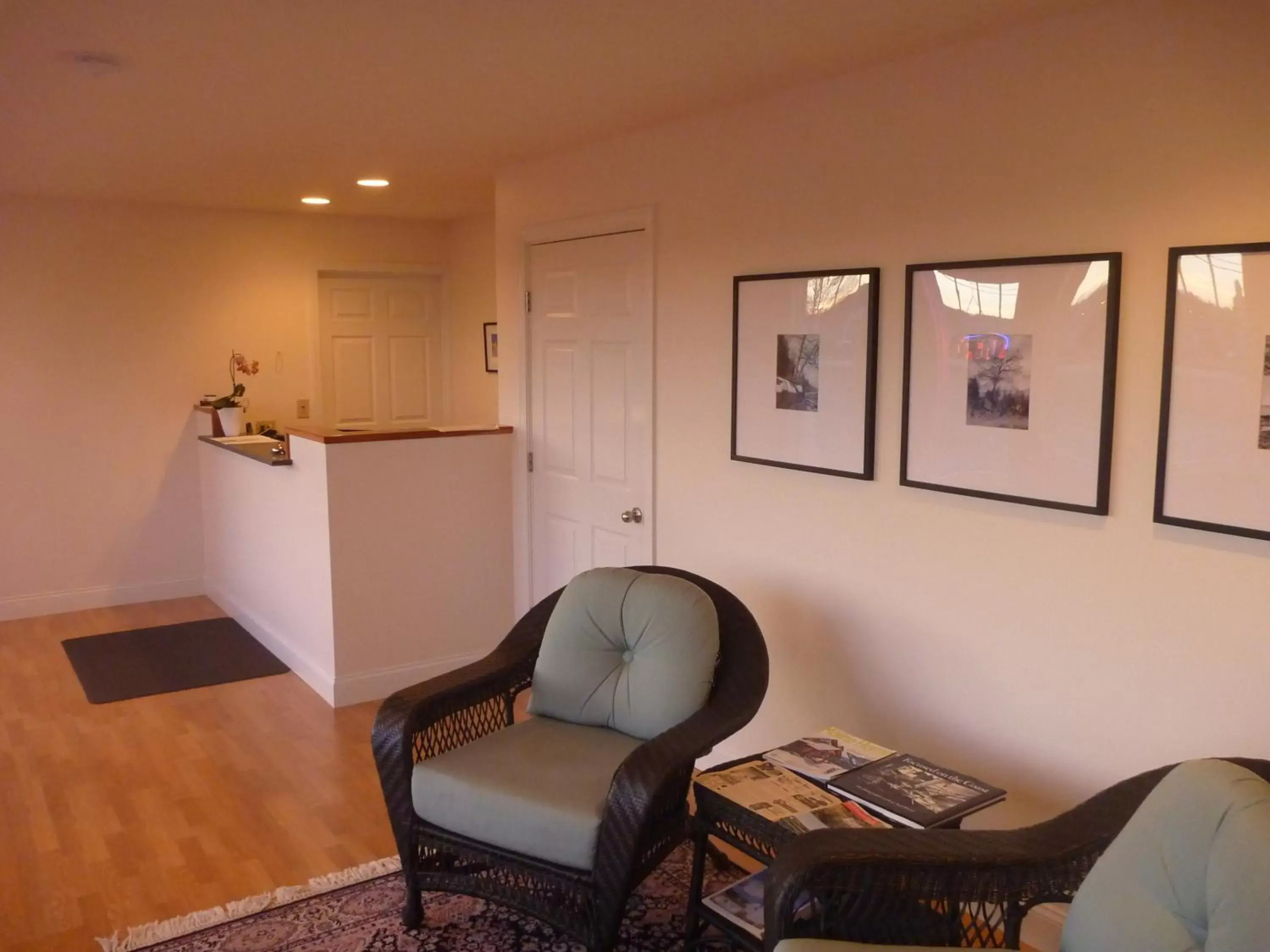 Lobby or reception, Seating Area in Yankee Clipper Motel