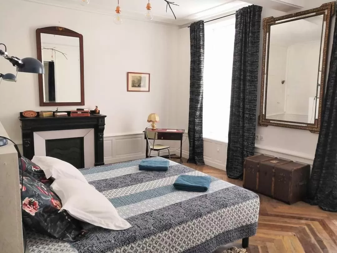 Bed in Le 9 de Cour, Chambre Chaco