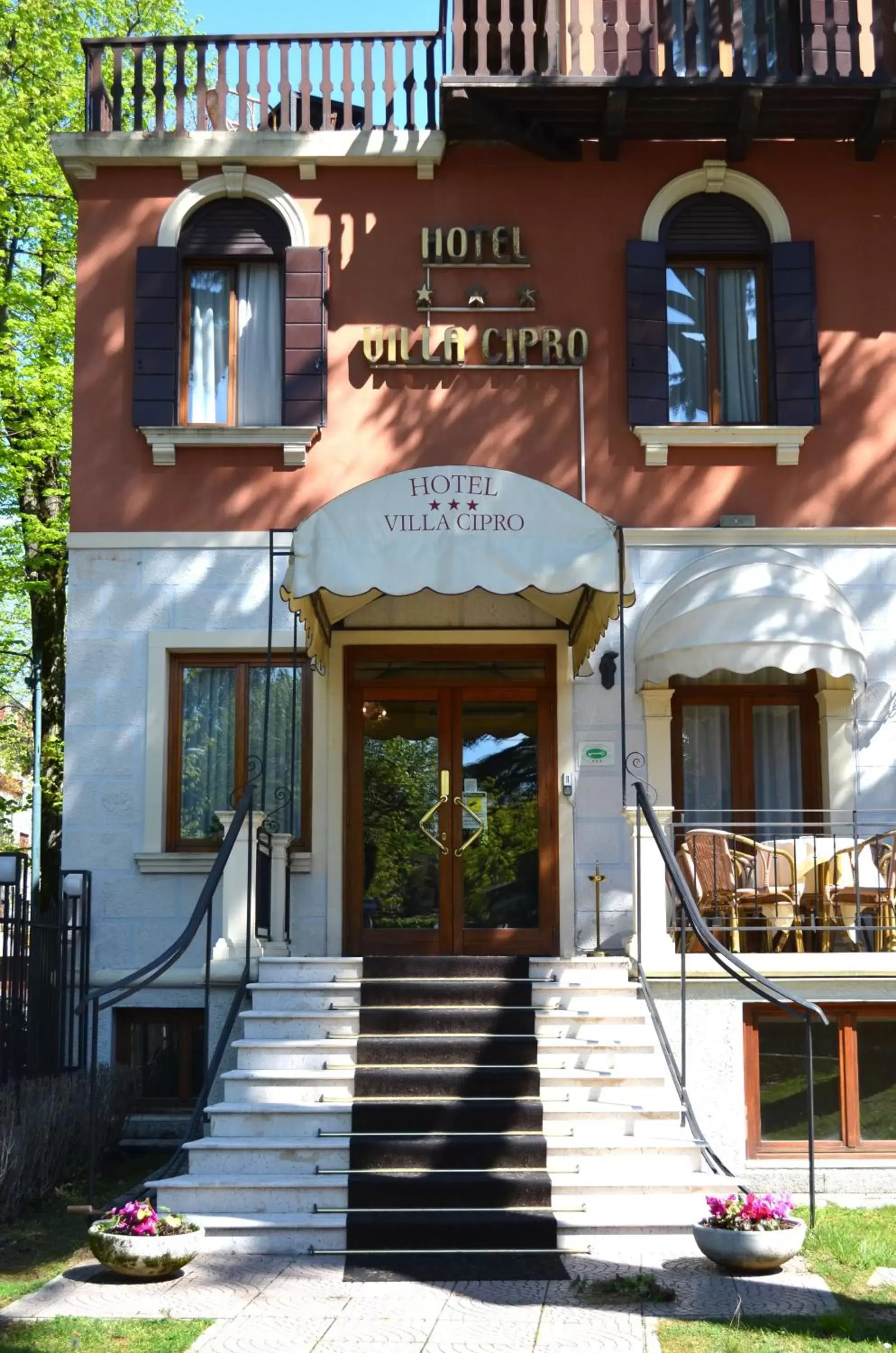 Facade/entrance in Hotel Villa Cipro