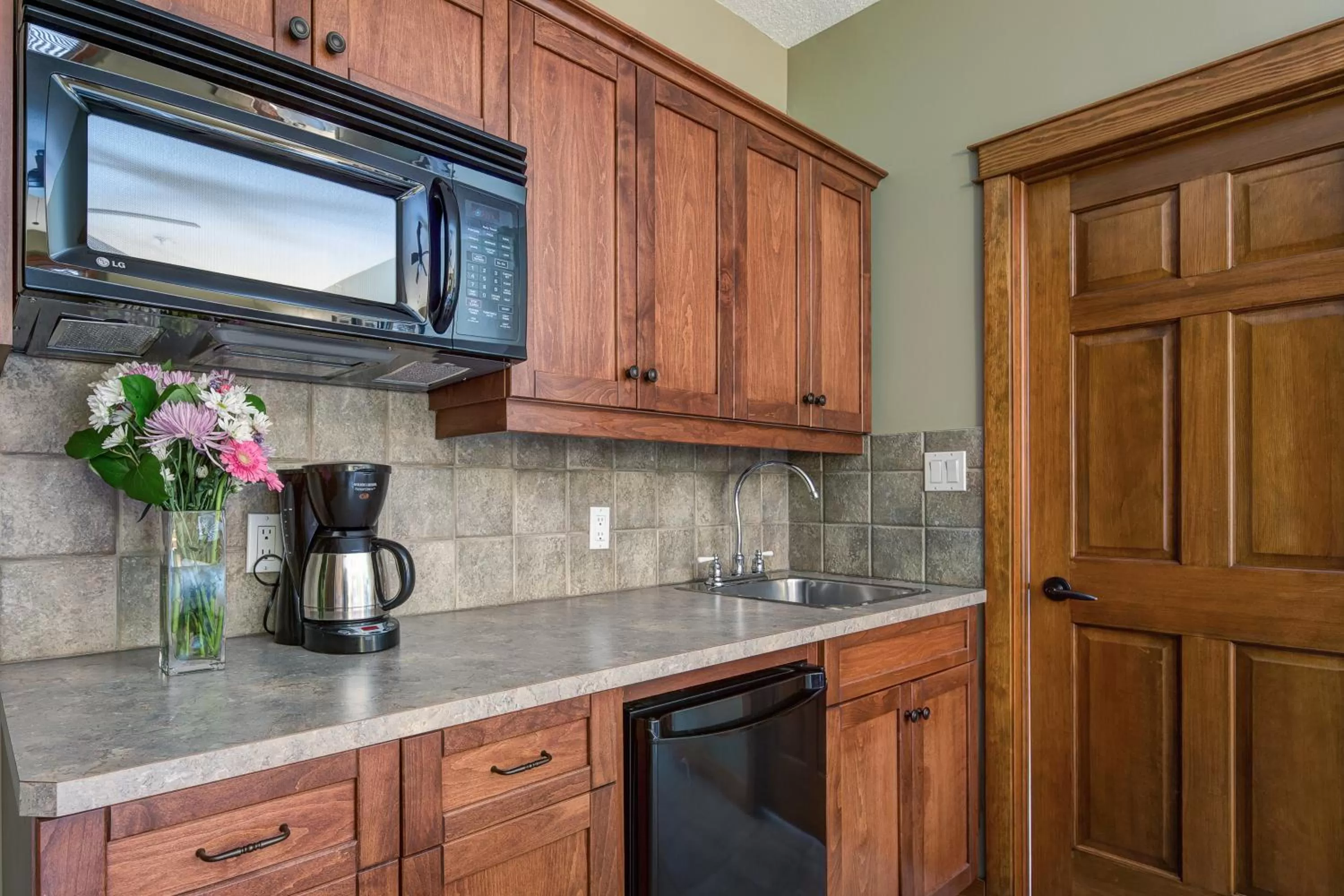 Kitchen or kitchenette in Bighorn Meadows Resort