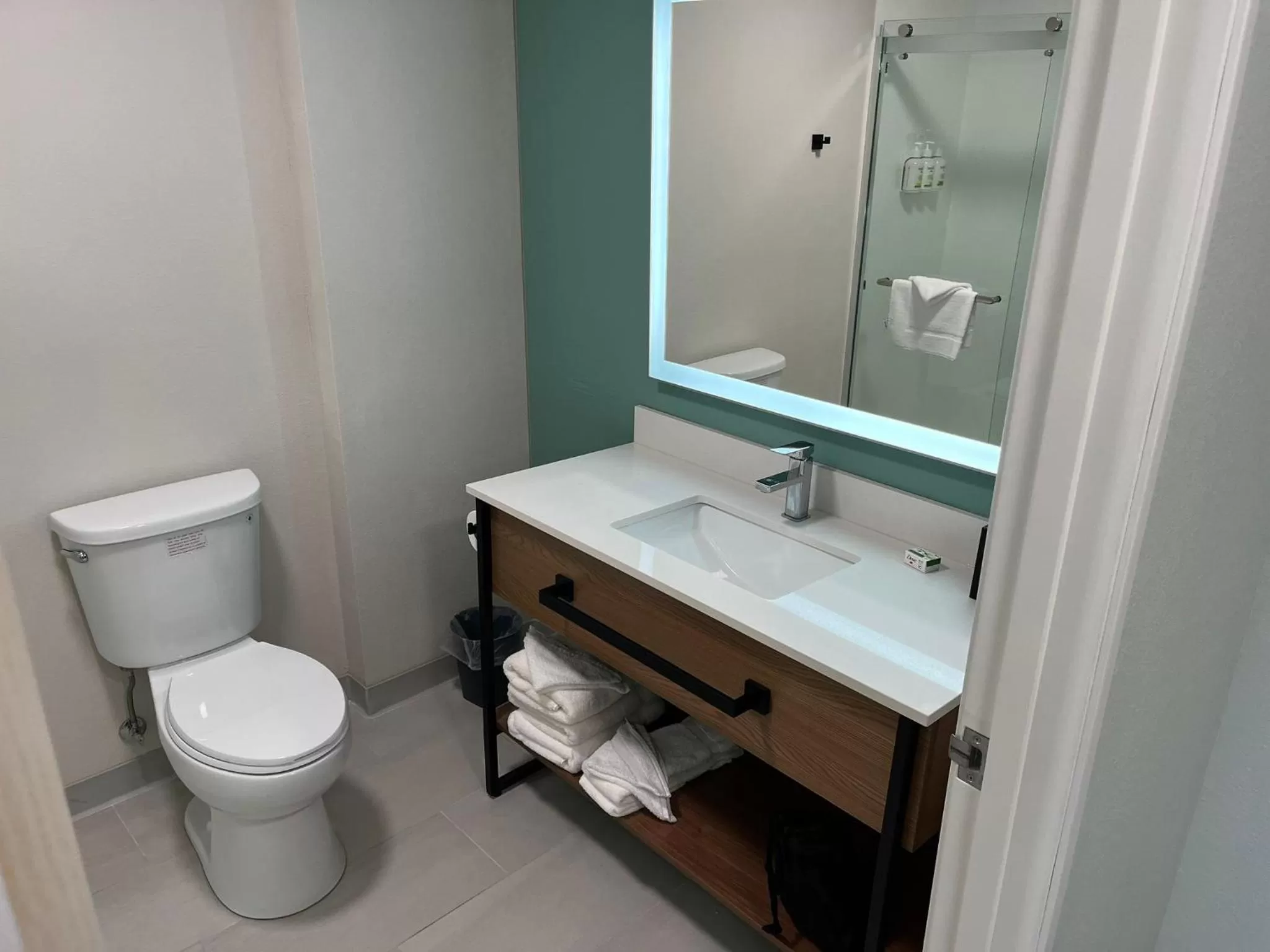 Bathroom in Wingate By Wyndham Mansfield Ontario