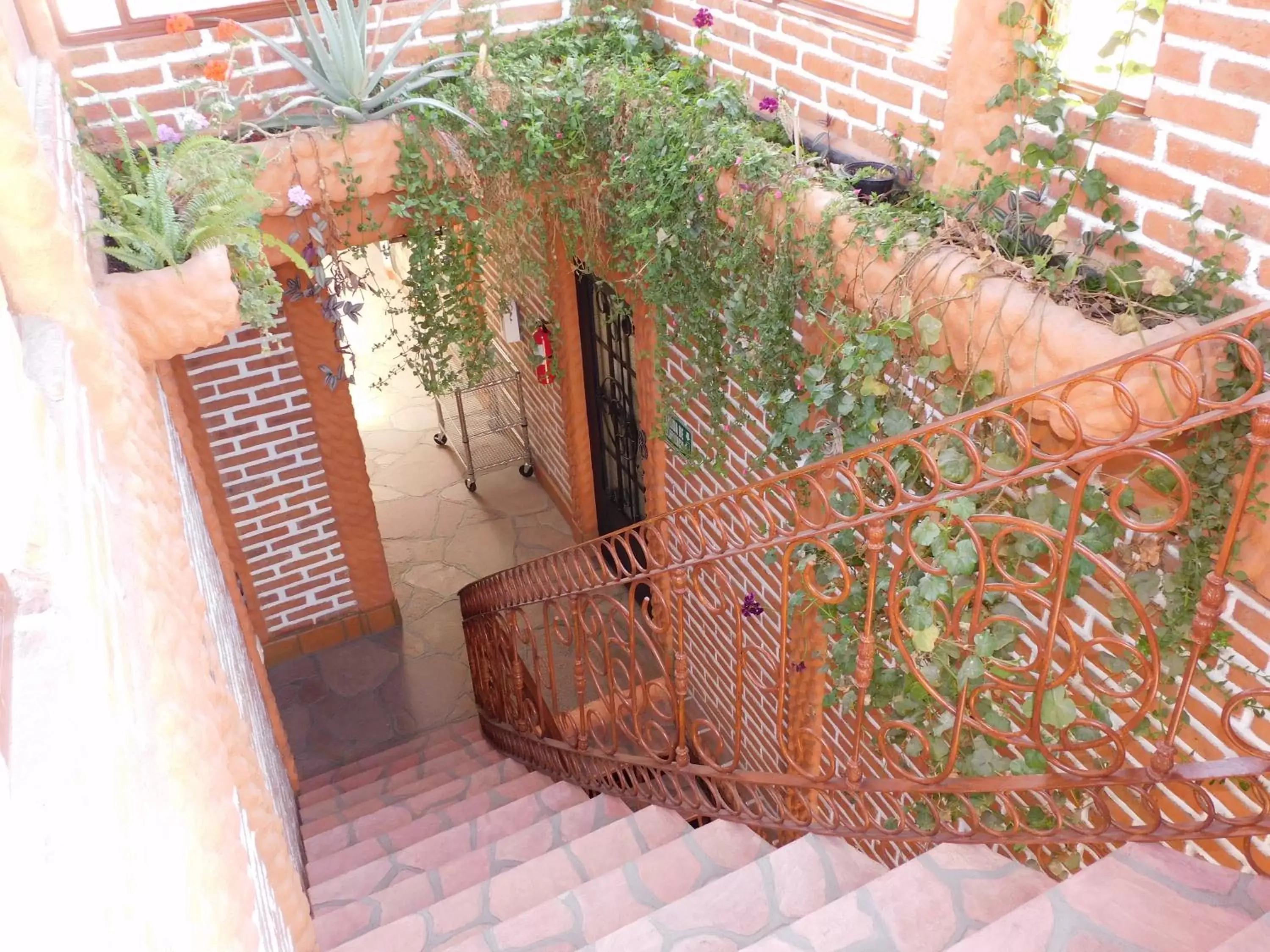 Facade/entrance in Vista Del Sol Apartments