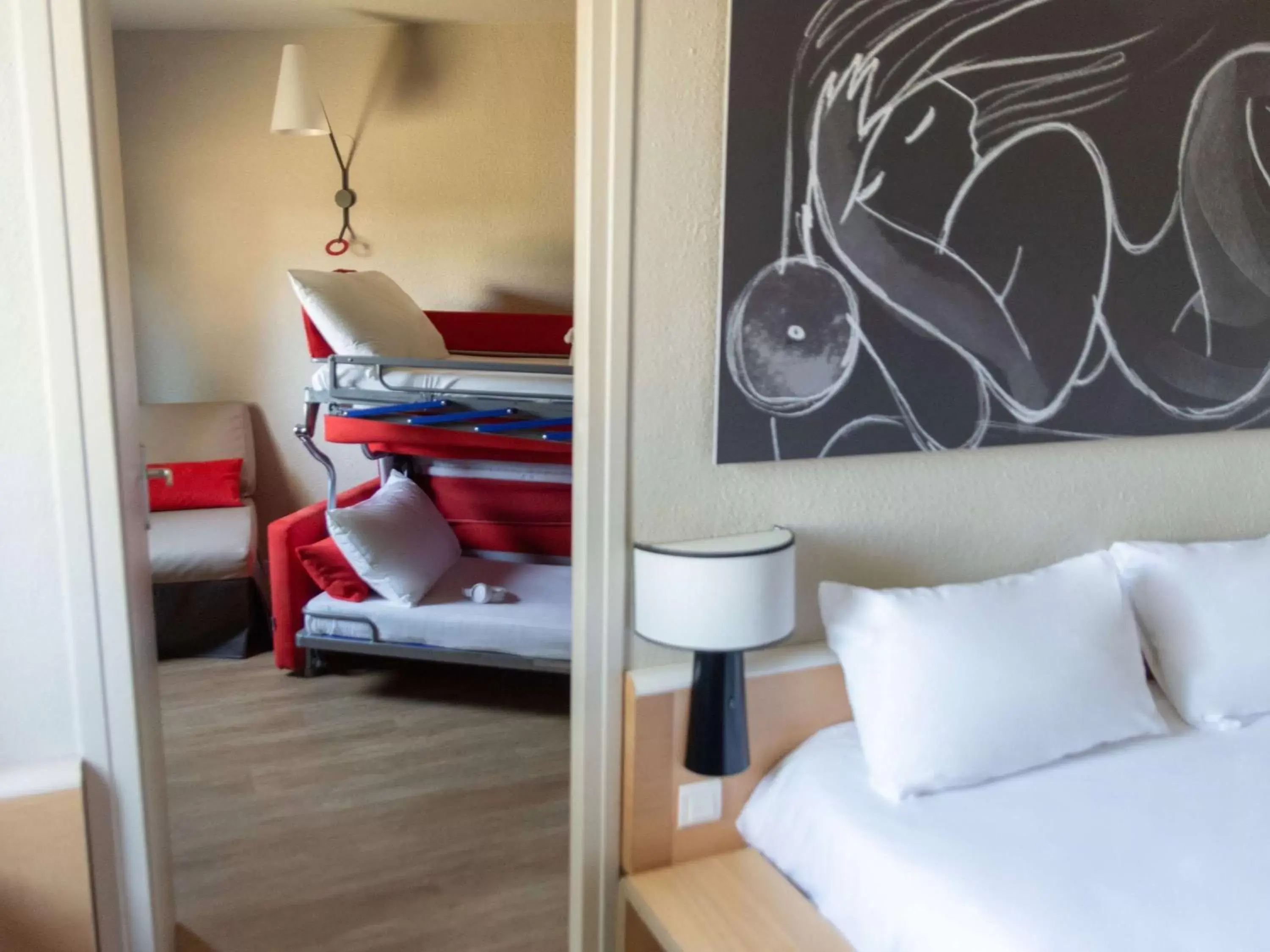 Bedroom, Seating Area in Hotel ibis Narbonne