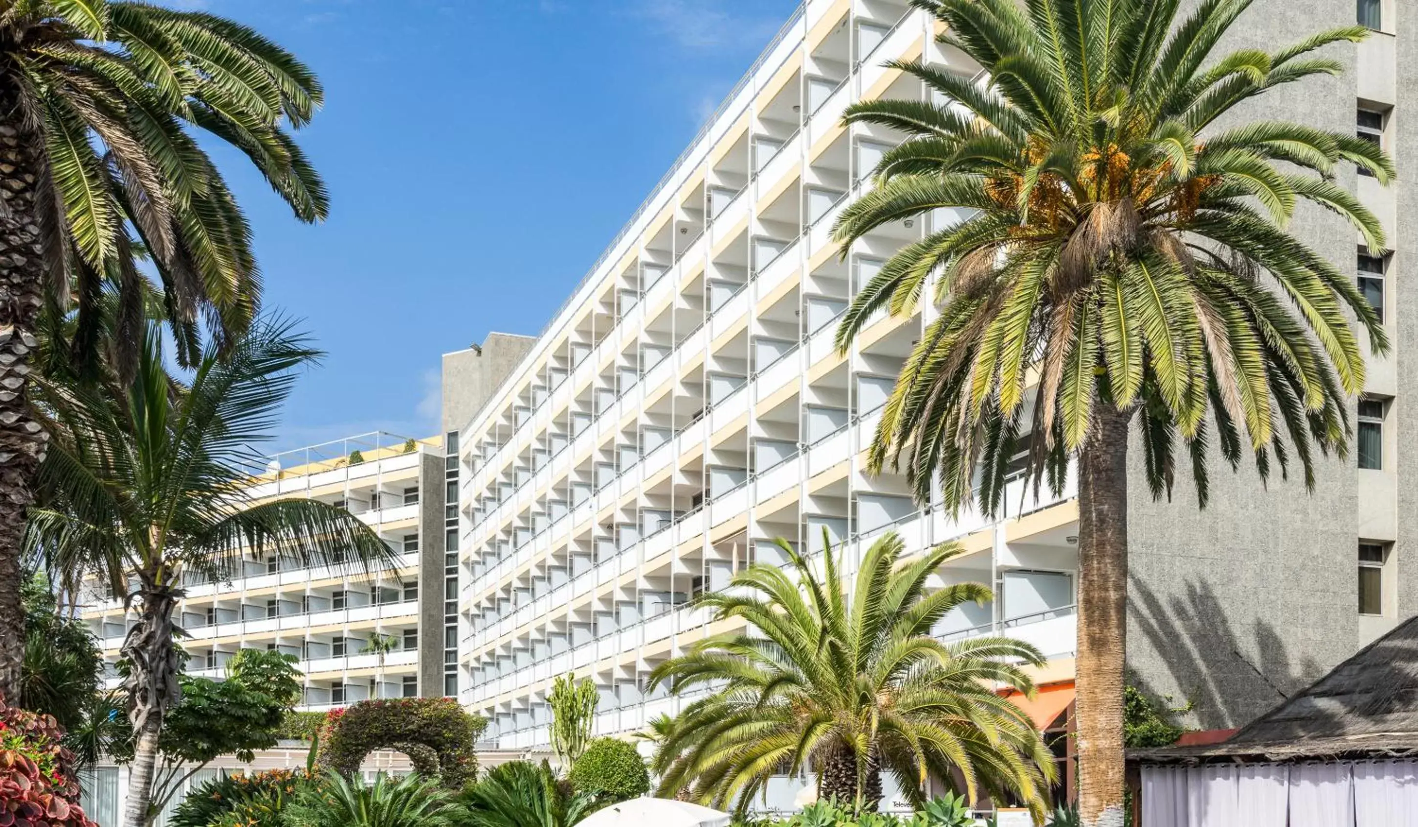 Facade/entrance, Property Building in Hotel Blue Sea Interpalace