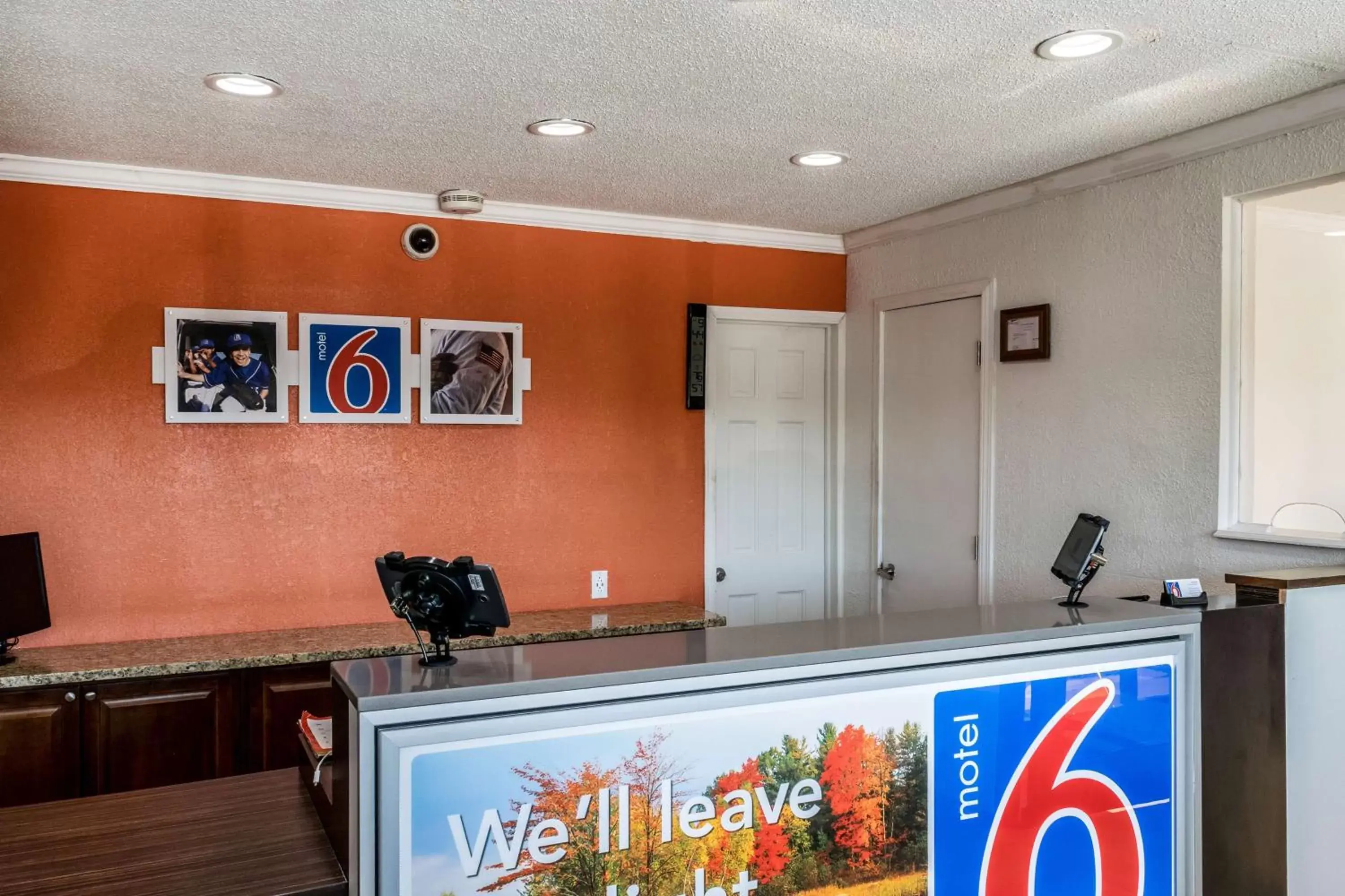 Property logo or sign, Lobby/Reception in Motel 6 Florence, KY - Cincinnati Airport