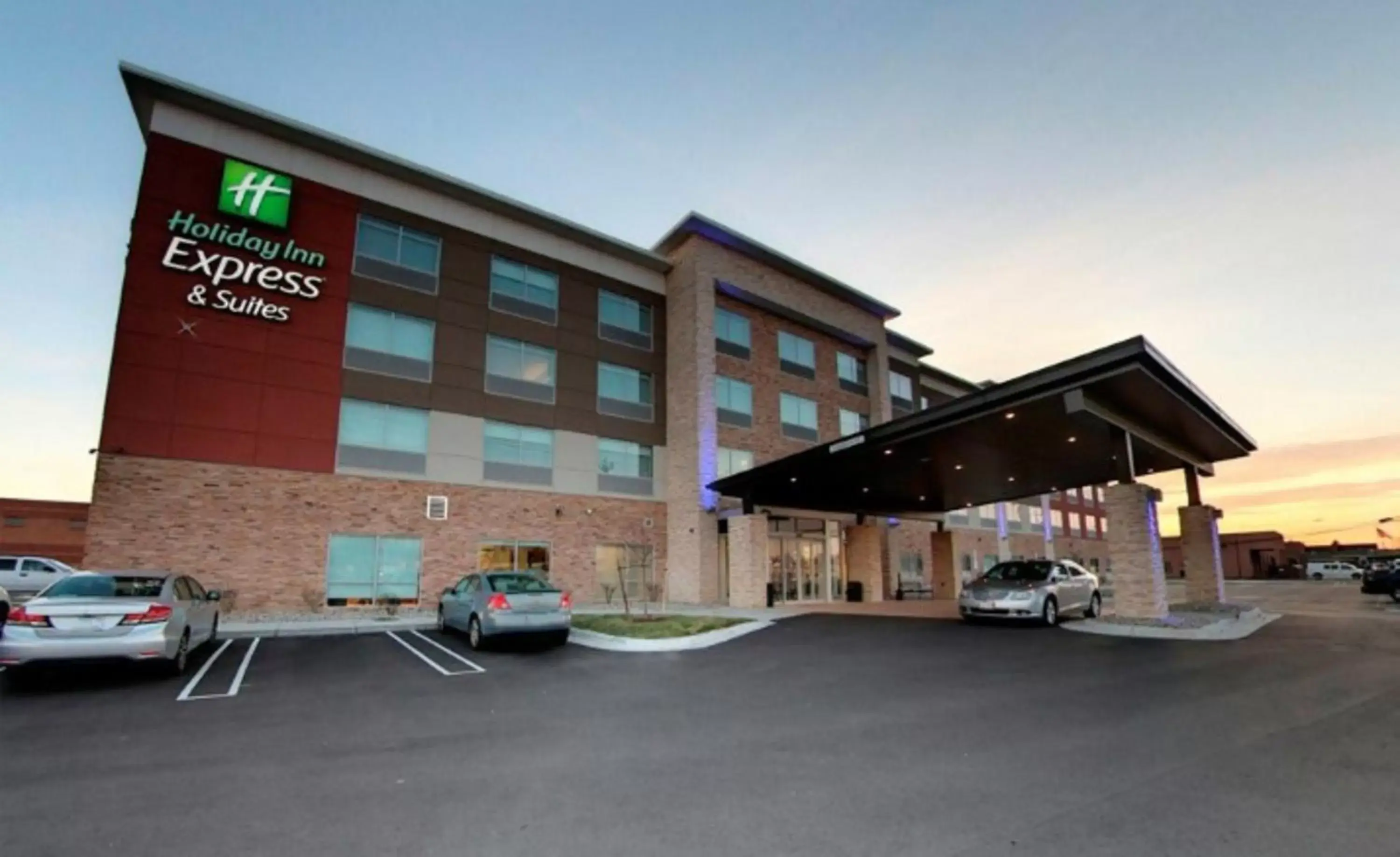 Property Building in Holiday Inn Express & Suites - Detroit North - Roseville, an IHG Hotel