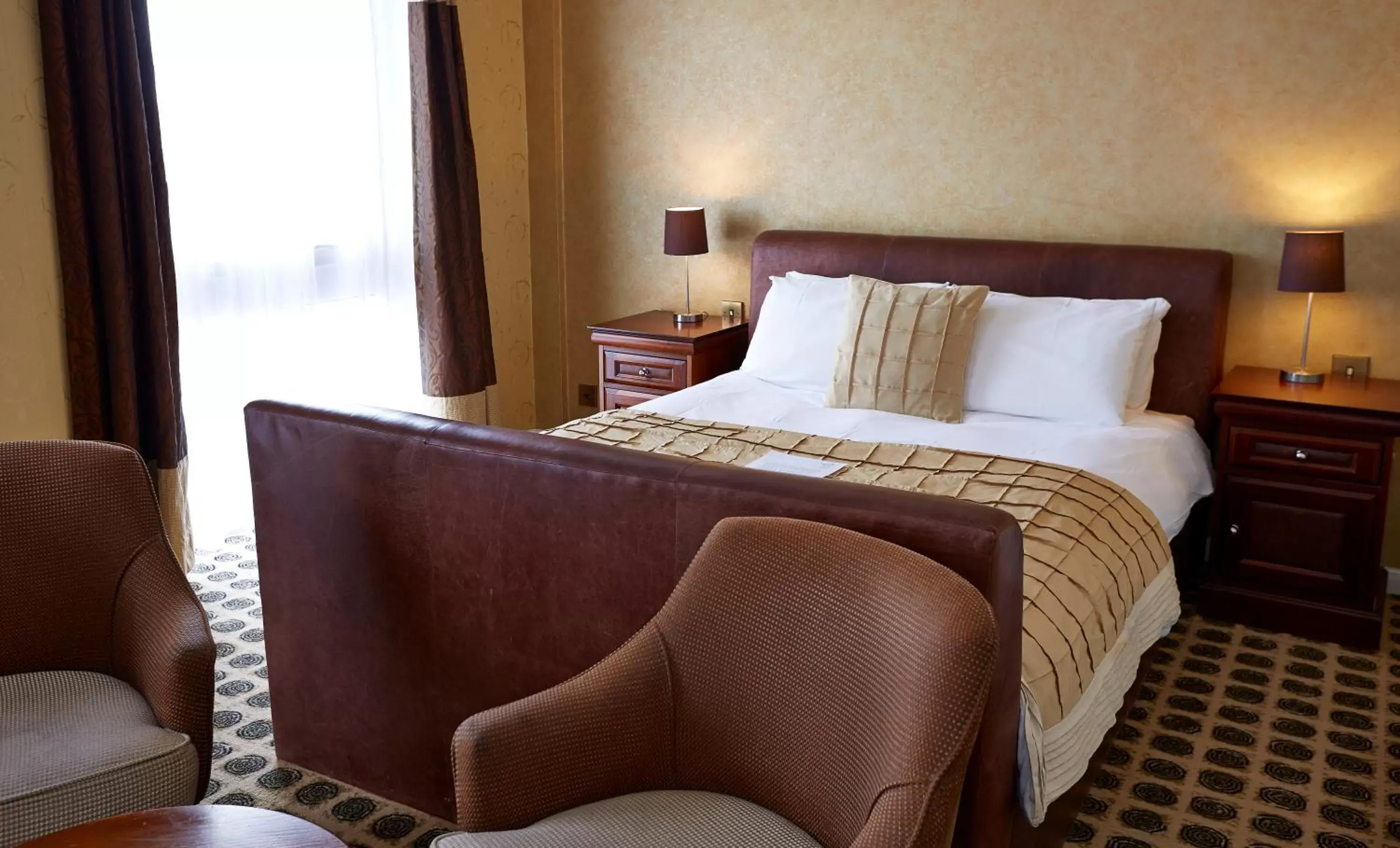 King Room in Raven Hotel by Greene King Inns King Room in Raven Hotel by Greene King Inns