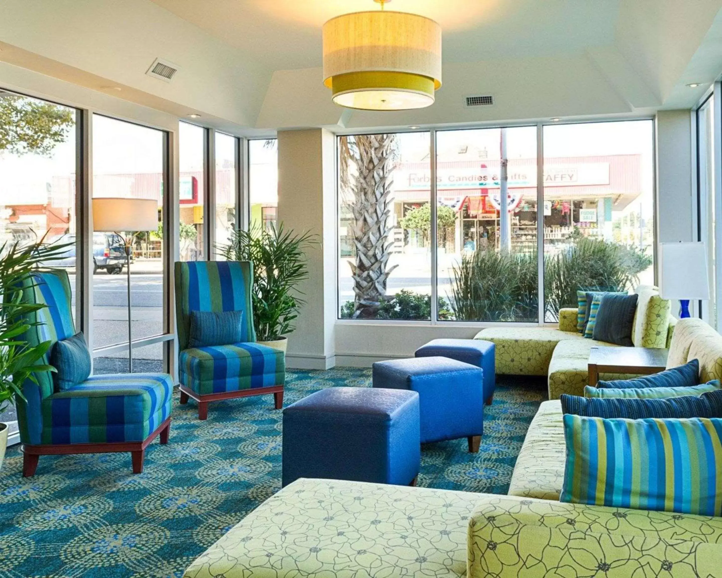 Lobby or reception in Comfort Suites Beachfront