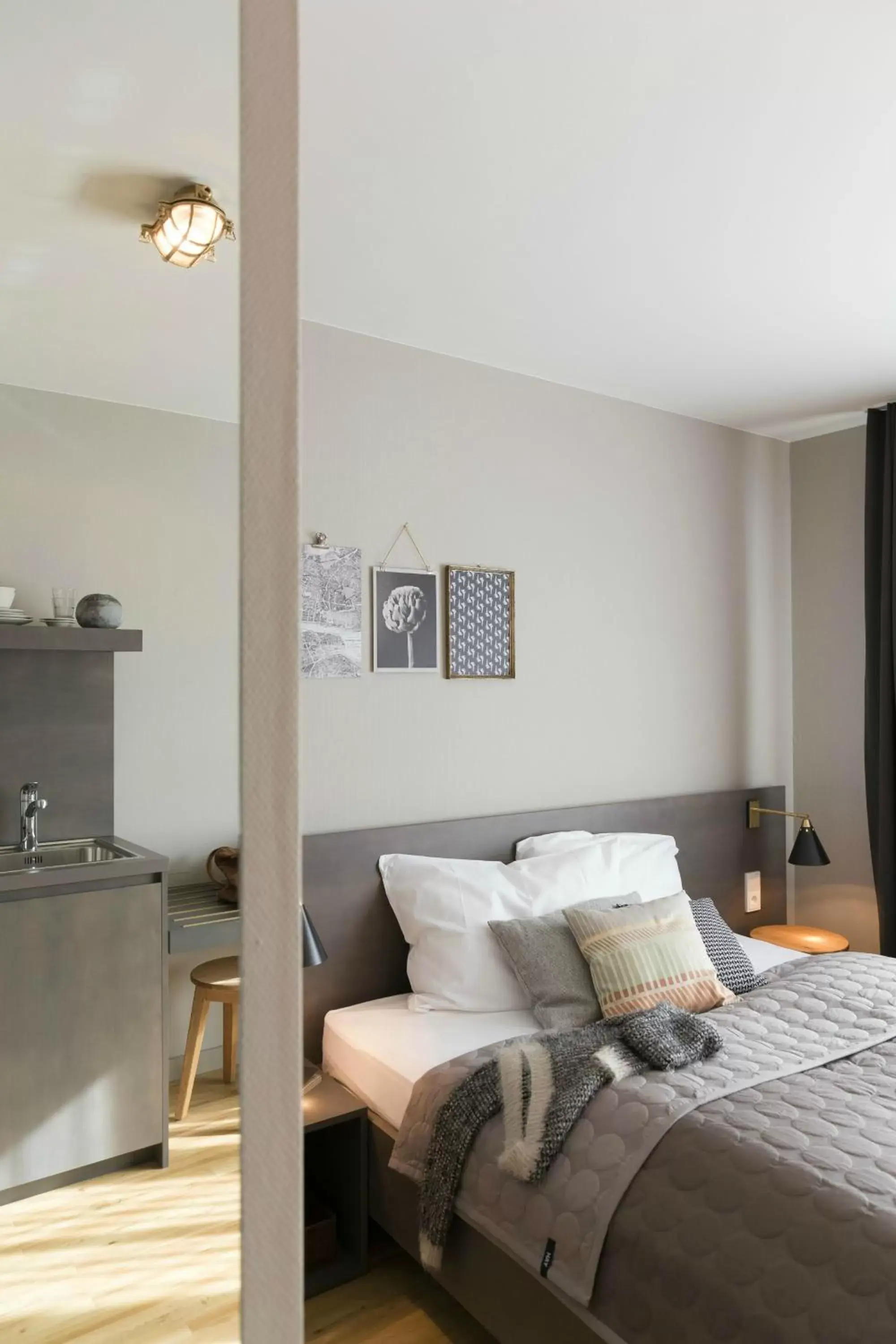 Photo of the whole room, Bed in Bold Hotel Frankfurt Messe Photo of the whole room, Bed in Bold Hotel Frankfurt Messe