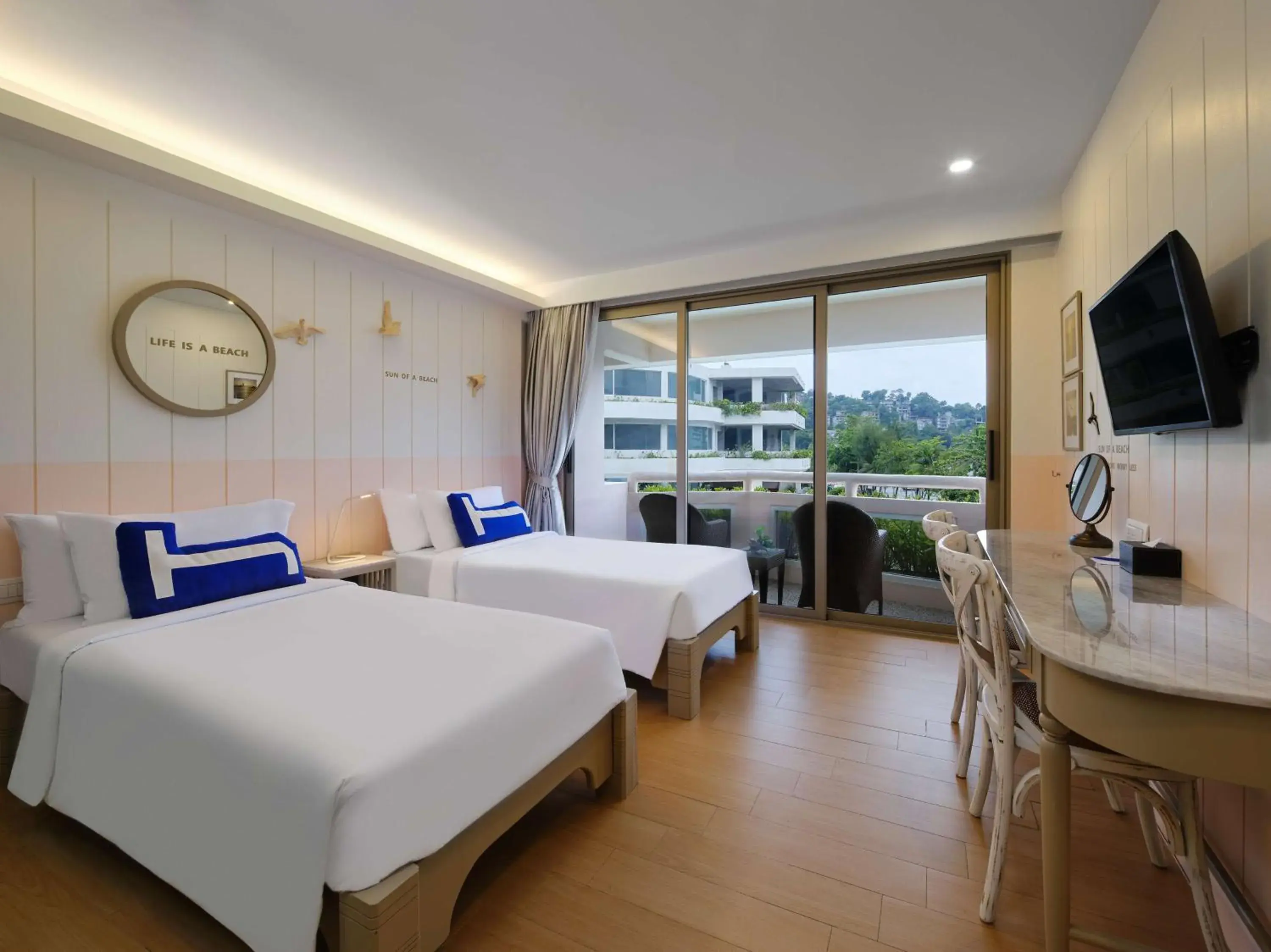 Deluxe Double or Twin Room with Sea View in HOMM Bliss Southbeach Patong Deluxe Double or Twin Room with Sea View in HOMM Bliss Southbeach Patong