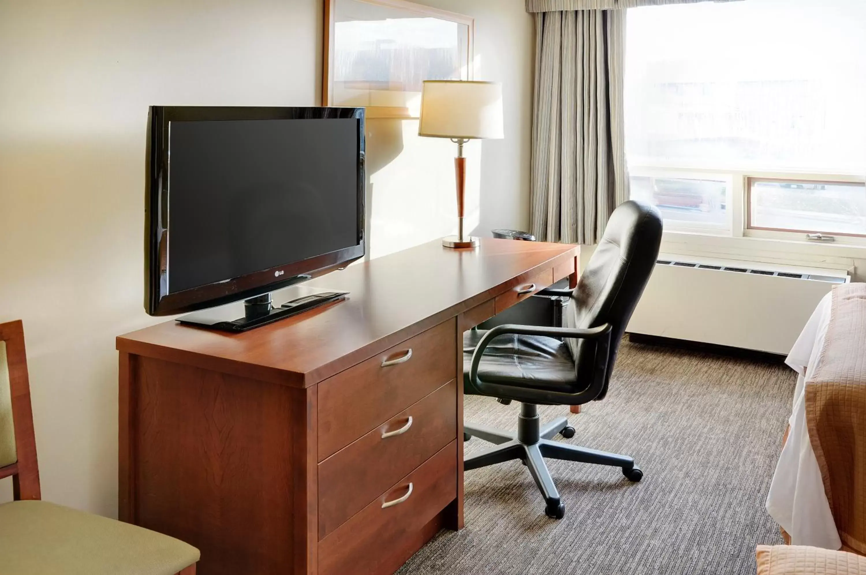 TV and multimedia, TV/Entertainment Center in Quality Inn