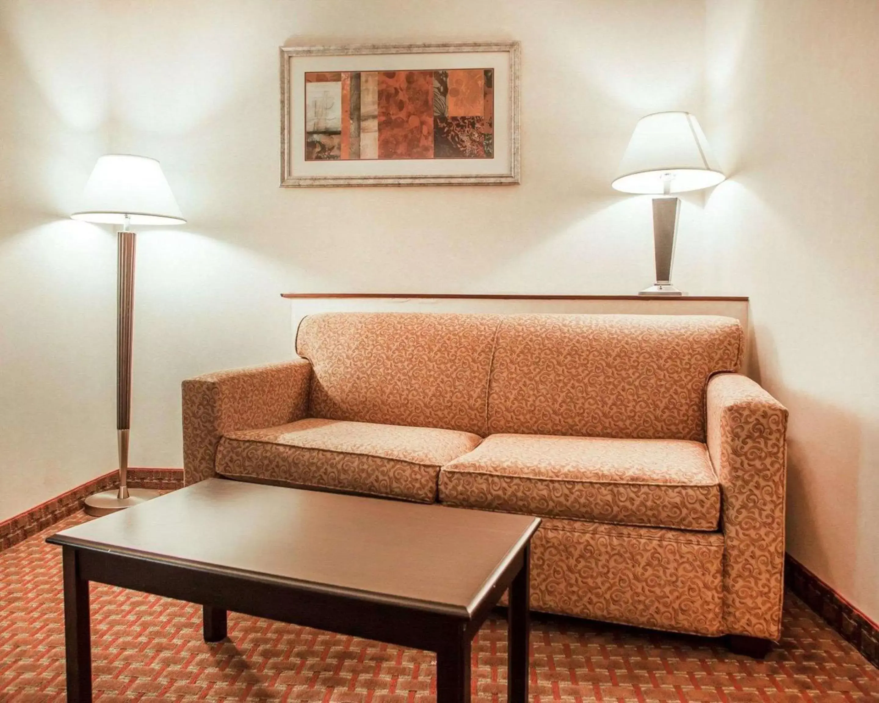 Photo of the whole room, Seating Area in Comfort Suites Mahwah - Paramus