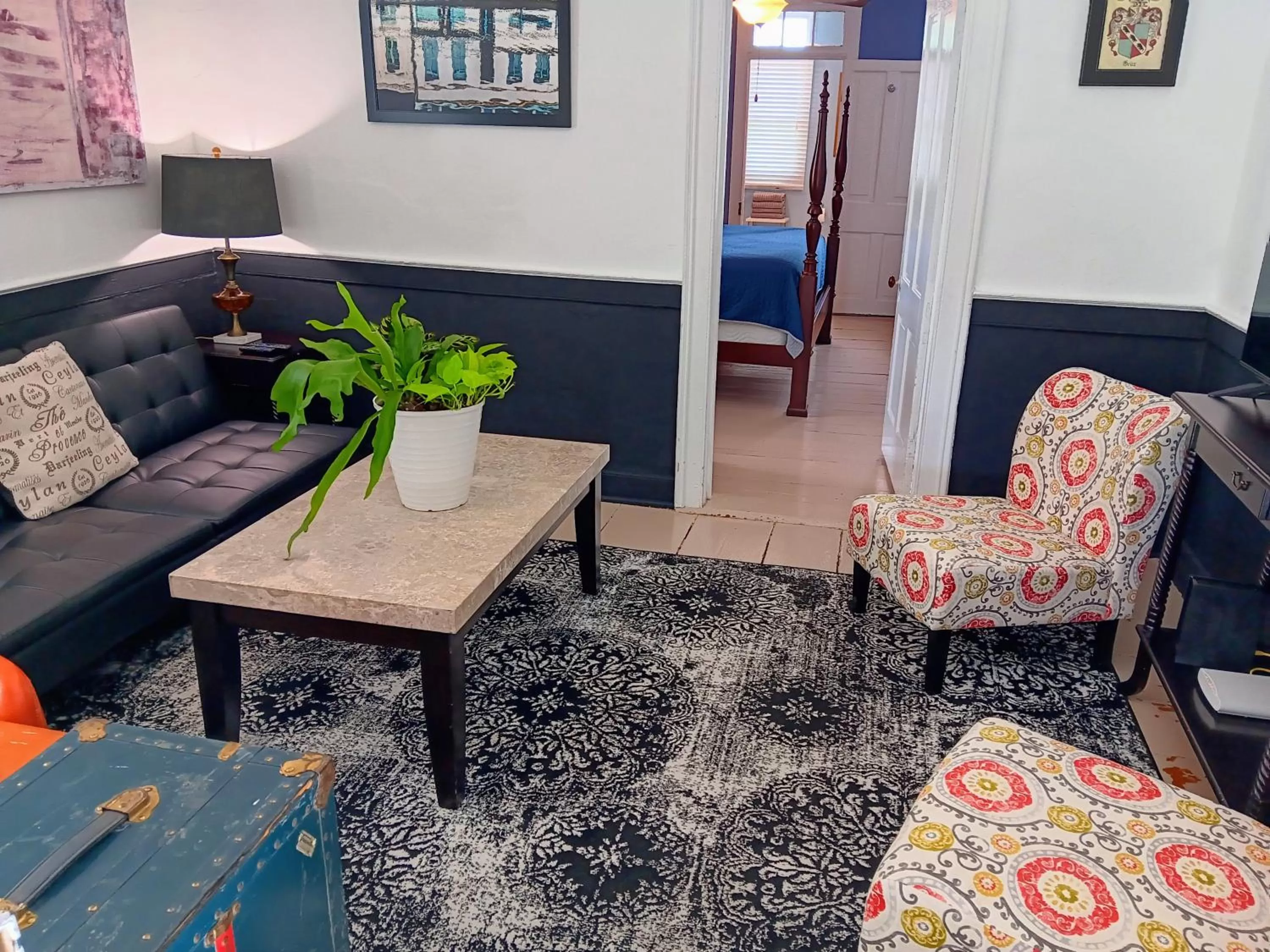 Living room, Seating Area in Blue Ruby at Grice-Fearing B&B