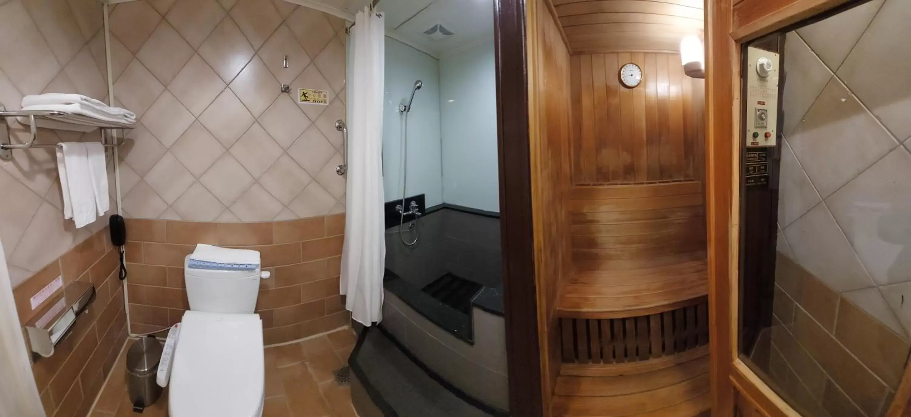 Toilet, Bathroom in Yomi Hotel - ShuangLian MRT