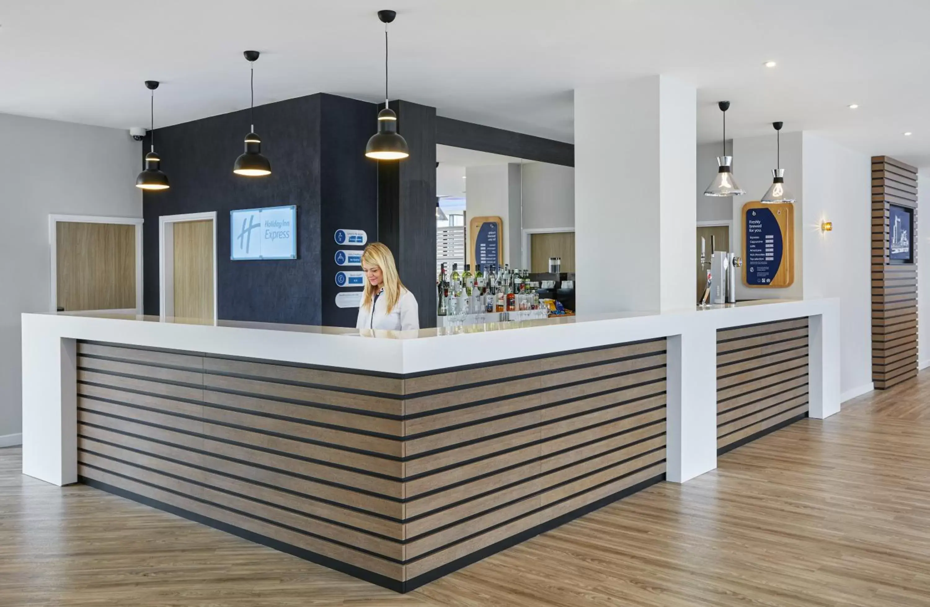 Property building, Lobby/Reception in Holiday Inn Express Grimsby, an IHG Hotel