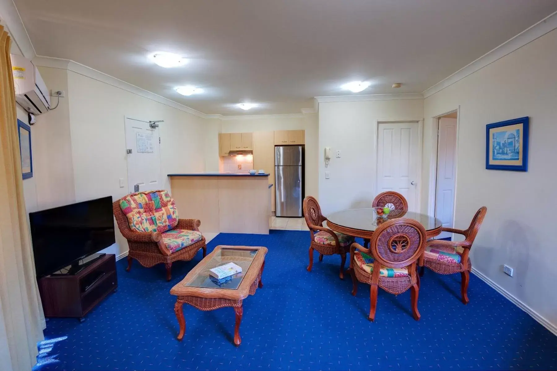 Kitchen or kitchenette, Seating Area in Turtle Beach Resort