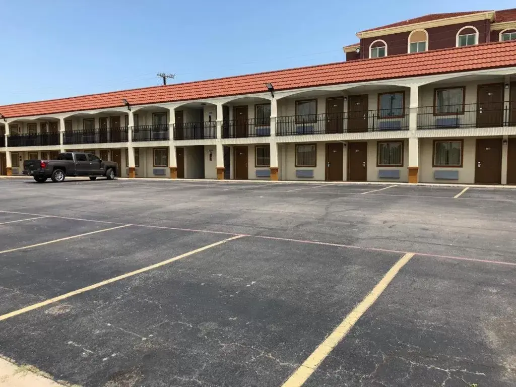 Property Building in Days Inn by Wyndham Gainesville