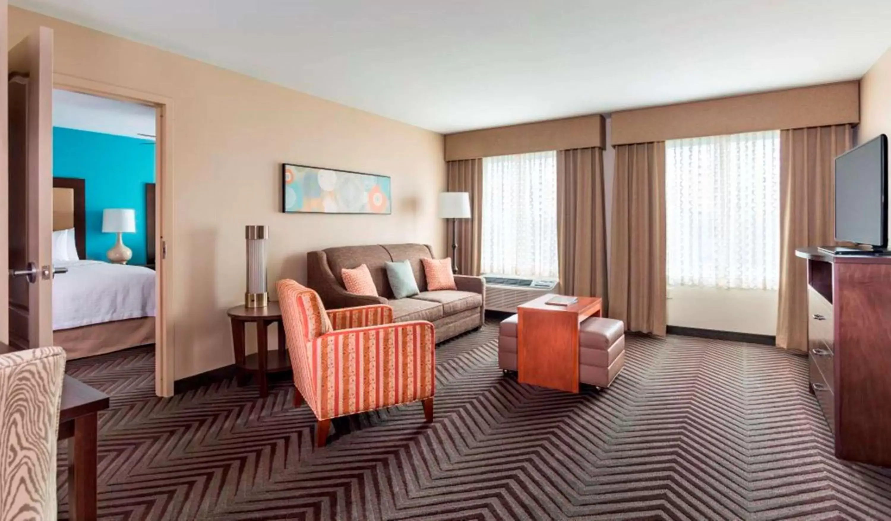 Bed, Seating Area in Homewood Suites by Hilton Akron/Fairlawn