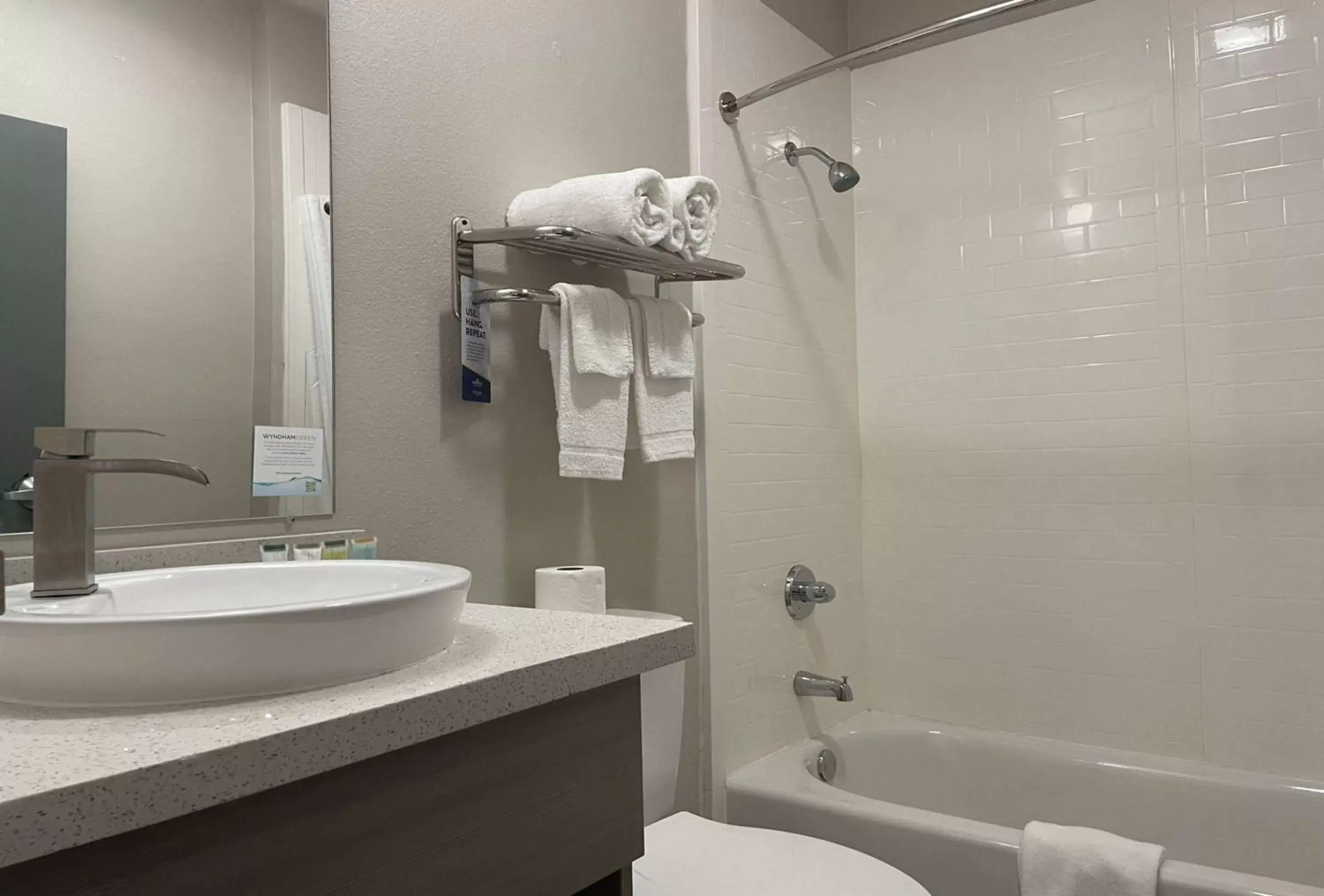 TV and multimedia, Bathroom in Microtel Inn & Suites by Wyndham Bossier City