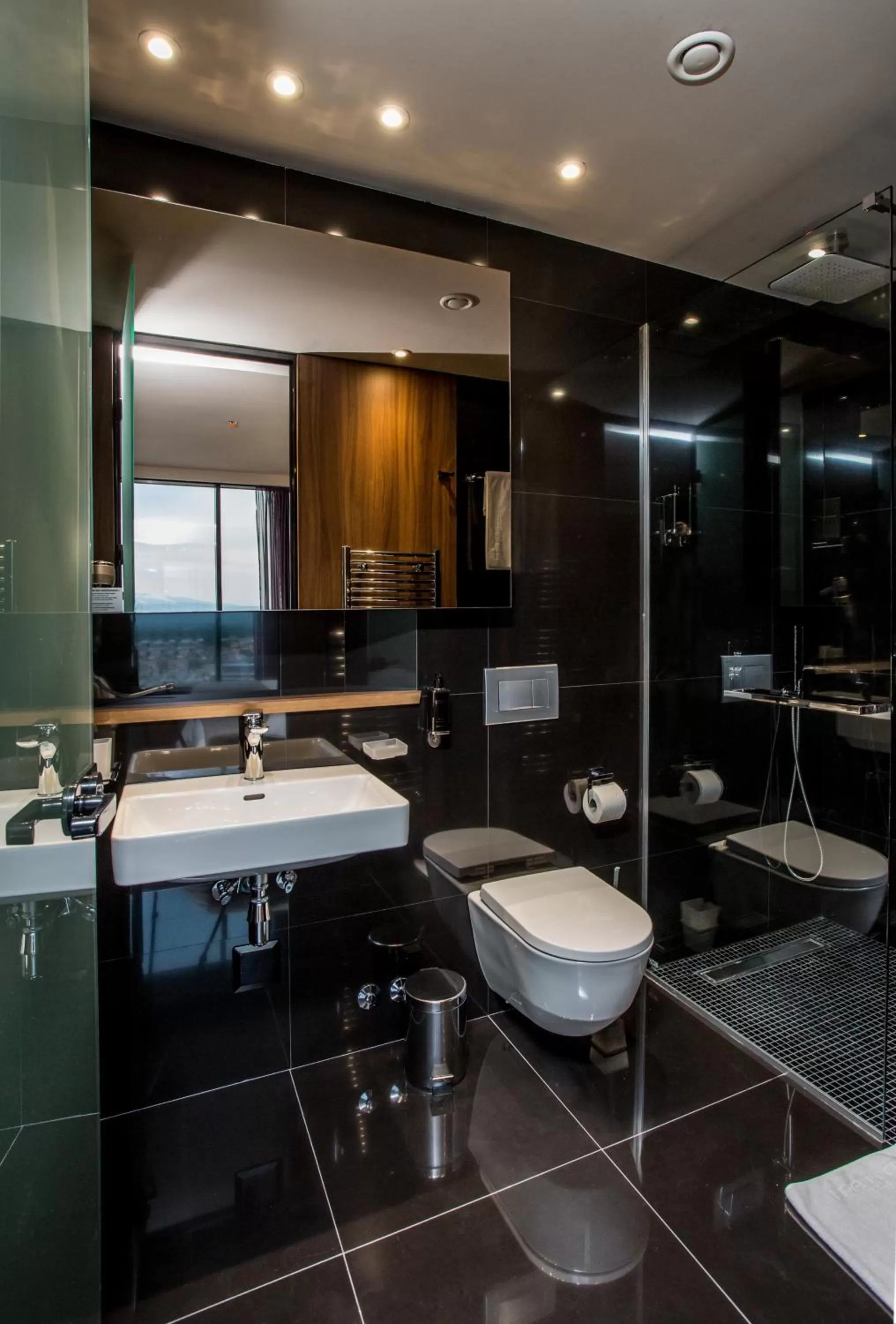 Shower in Ambasador Hotel