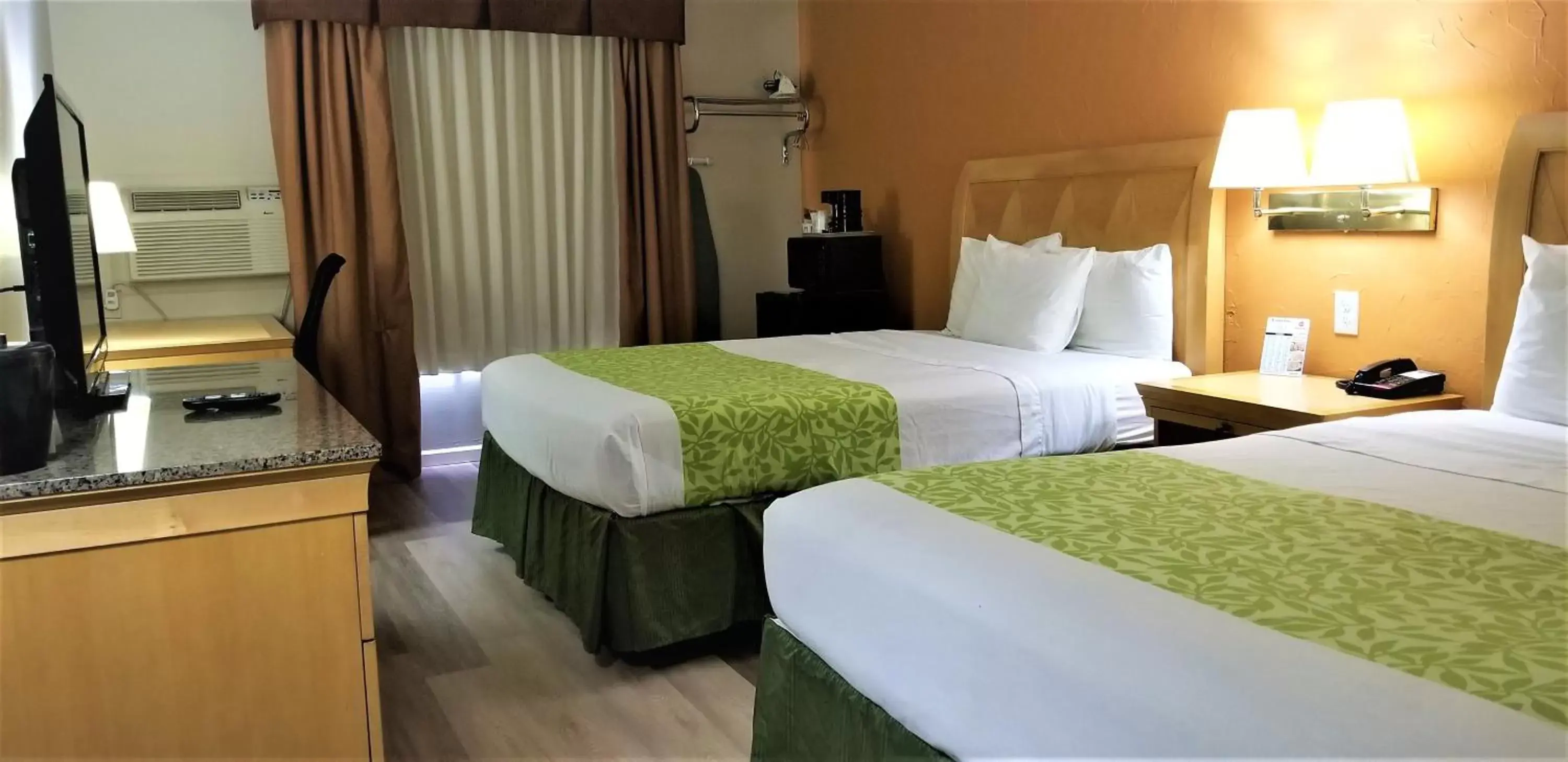 Queen Room with Two Queen Beds - Non-Smoking in Lyons Inn Queen Room with Two Queen Beds - Non-Smoking in Lyons Inn