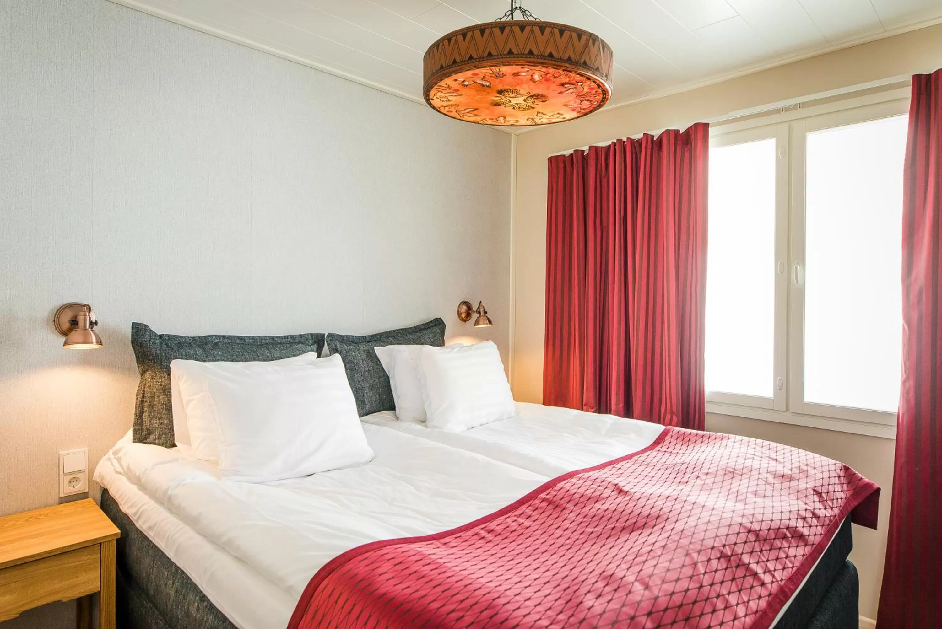 Photo of the whole room, Bed in Santa Claus Holiday Village