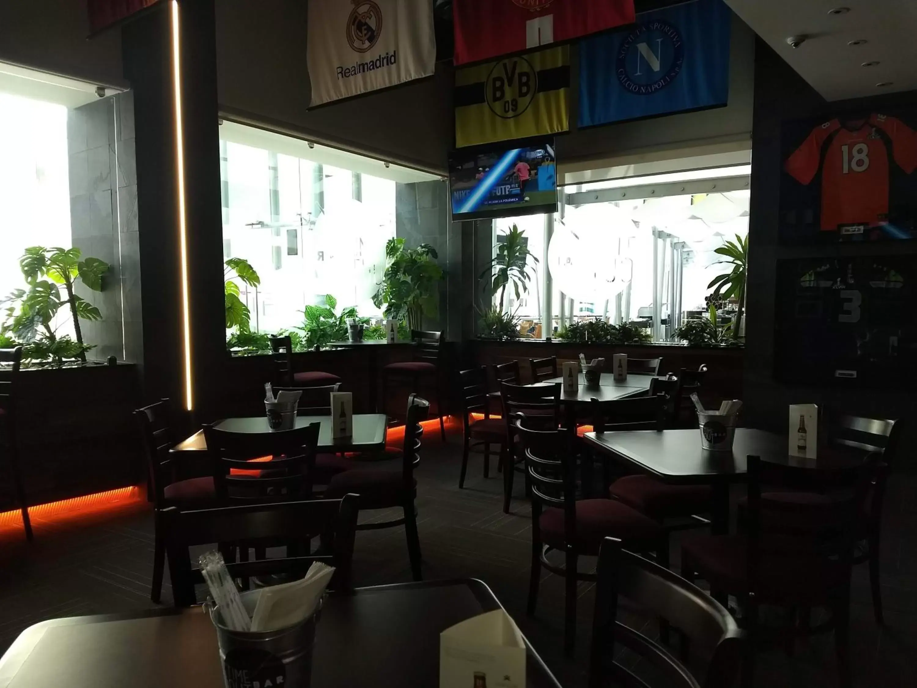 Lounge or bar, Restaurant/Places to Eat in Crowne Plaza Leon, an IHG Hotel
