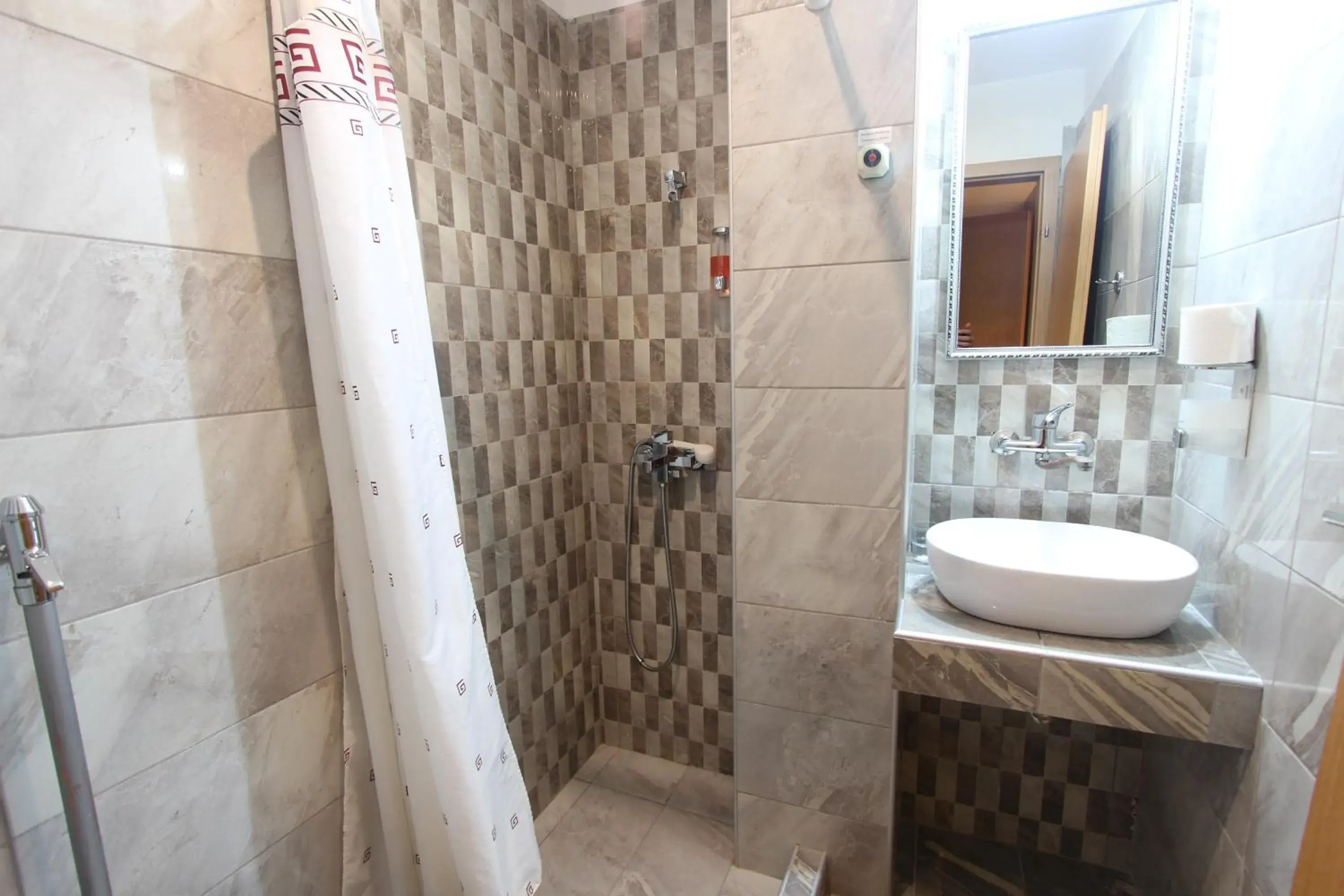 Toilet, Bathroom in Hotel Mallas