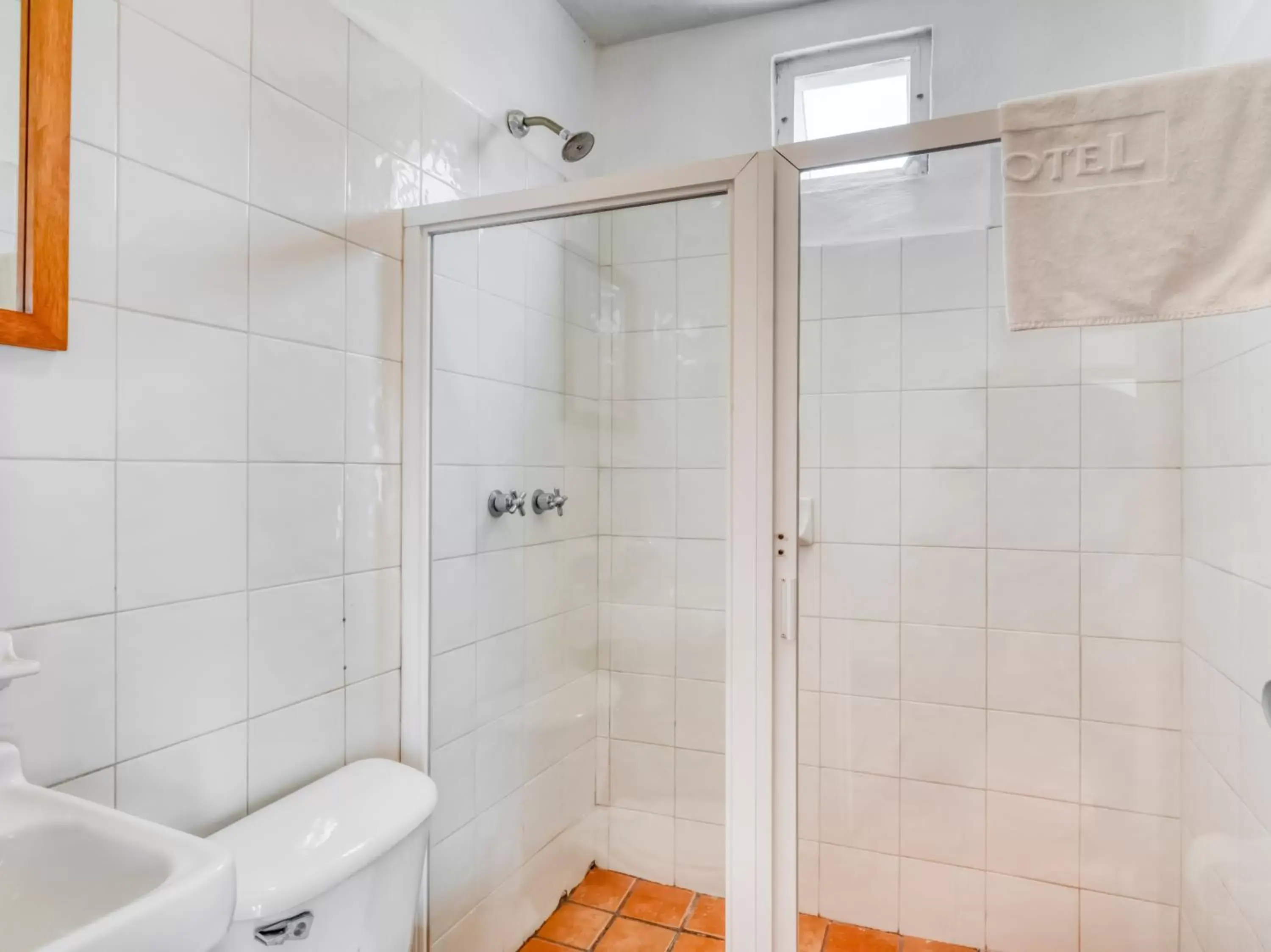 Patio, Bathroom in Hotel Arana