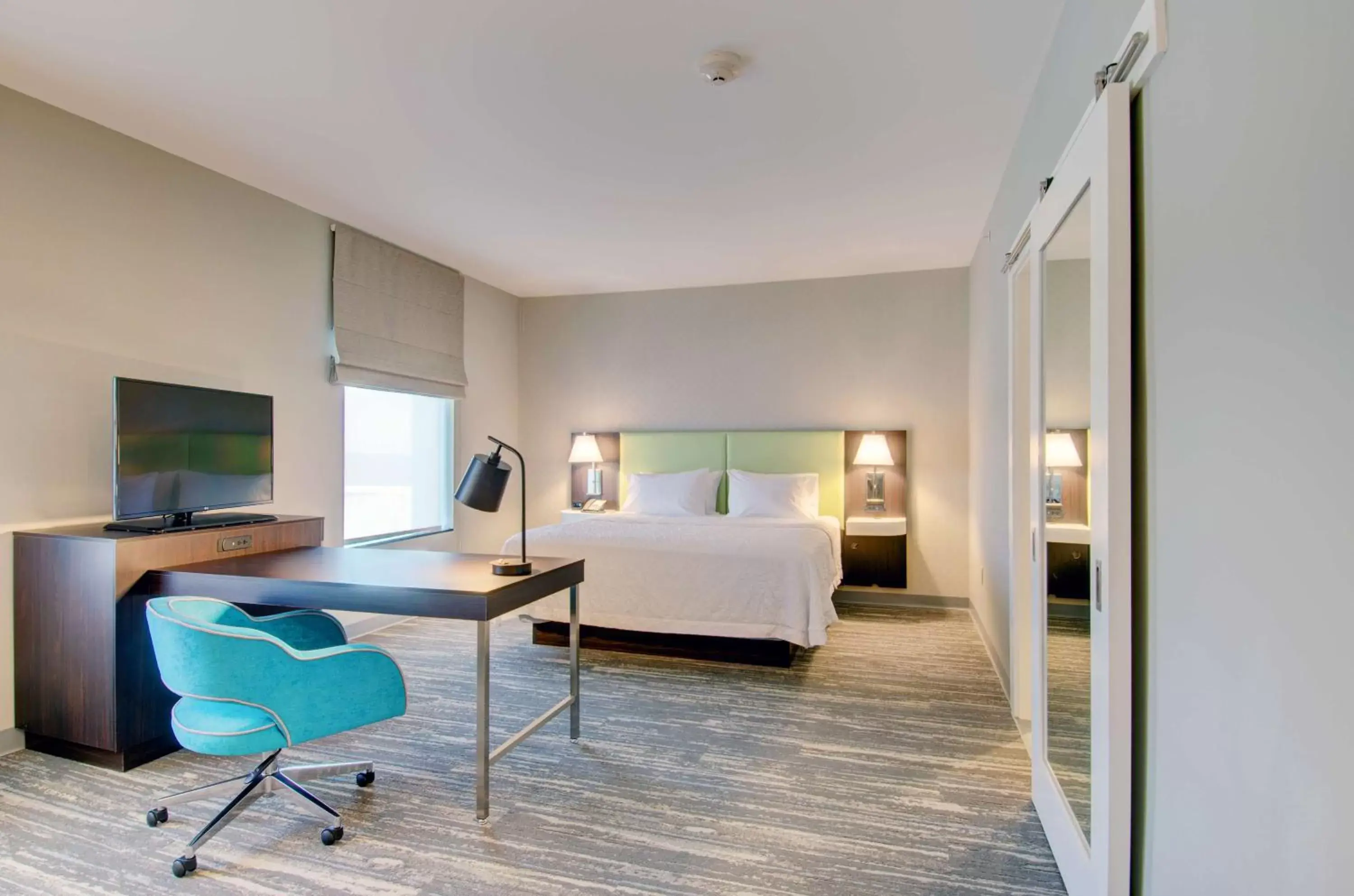 Bedroom in Hampton Inn & Suites Boston/Stoughton, Ma
