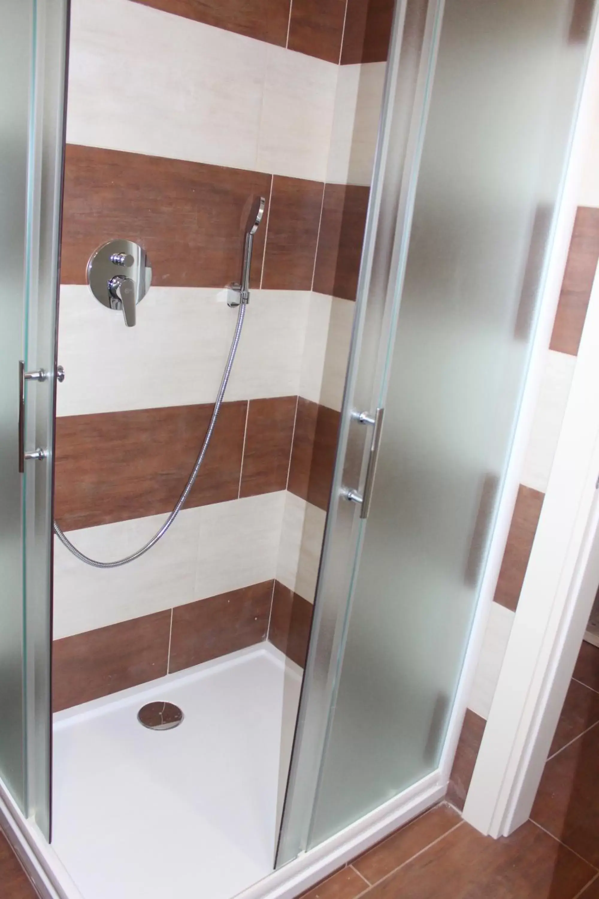 Shower, Bathroom in Hotel Giacosa