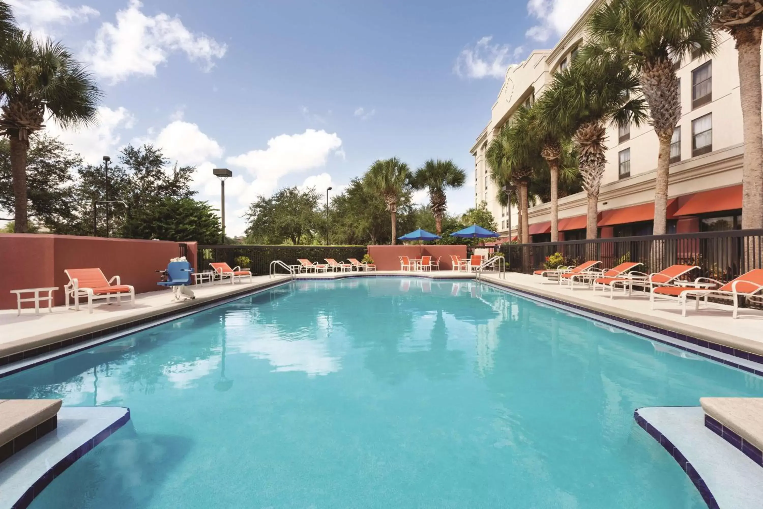 Swimming pool in Hampton Inn Orlando International Drive Convention Center Swimming pool in Hampton Inn Orlando International Drive Convention Center