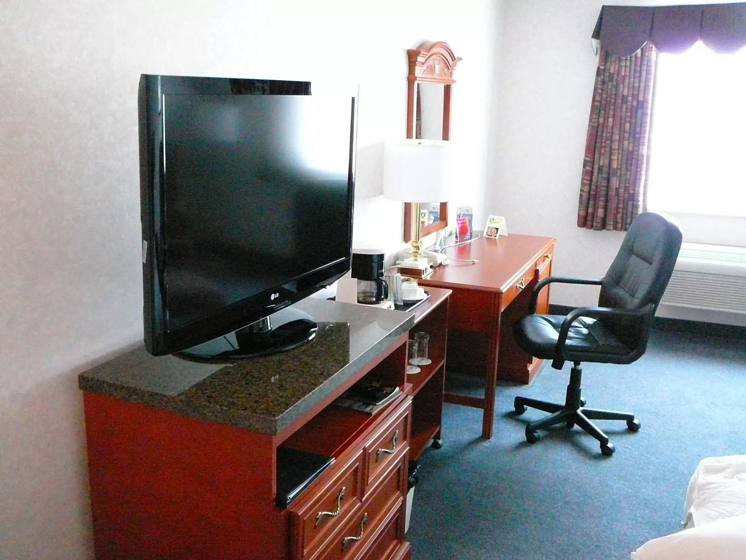 TV and multimedia, TV/Entertainment Center in Coast Abbotsford Hotel & Suites