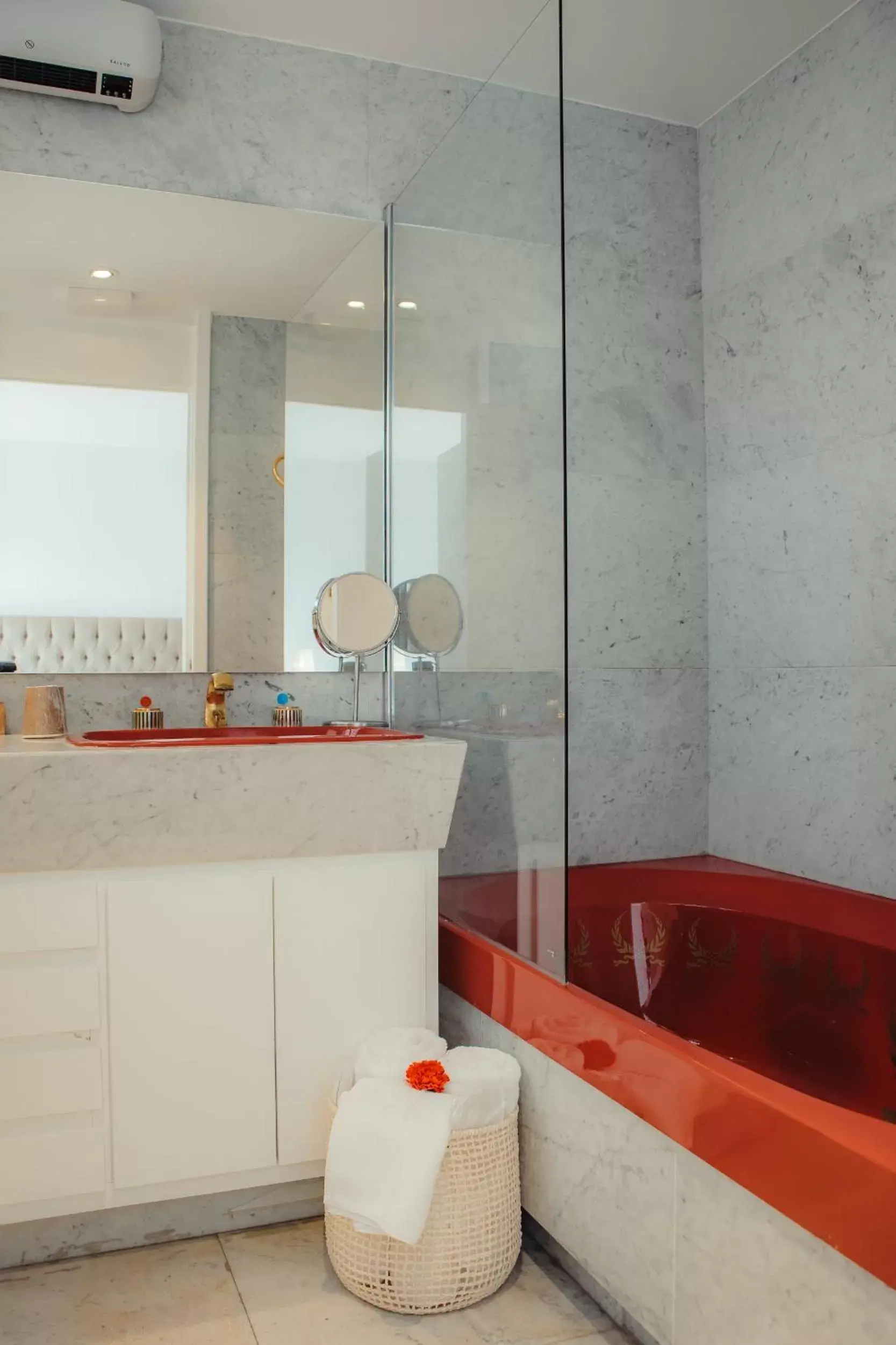 Bath, Bathroom in Hotel Boutique Hort de Nal