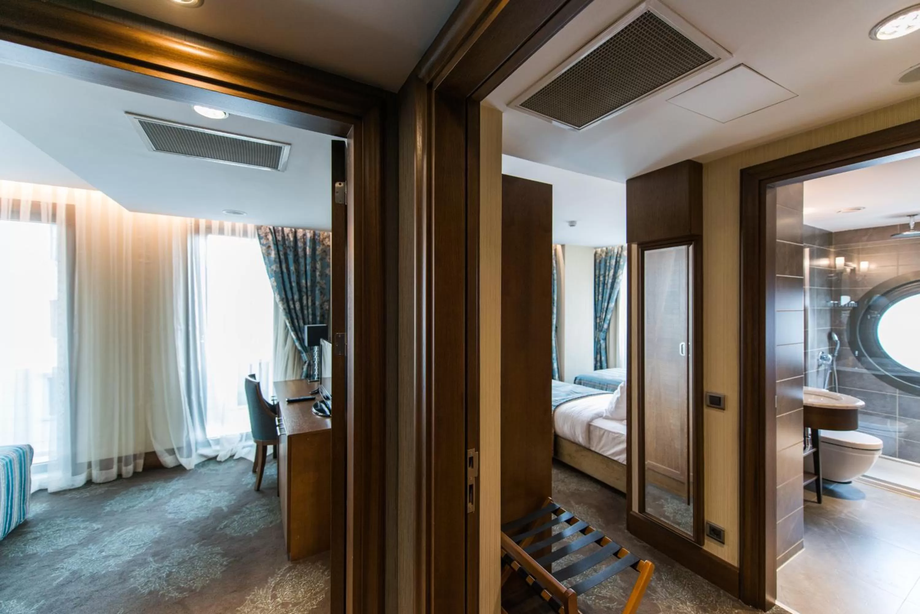 Toilet in Adelmar Hotel Istanbul Sisli