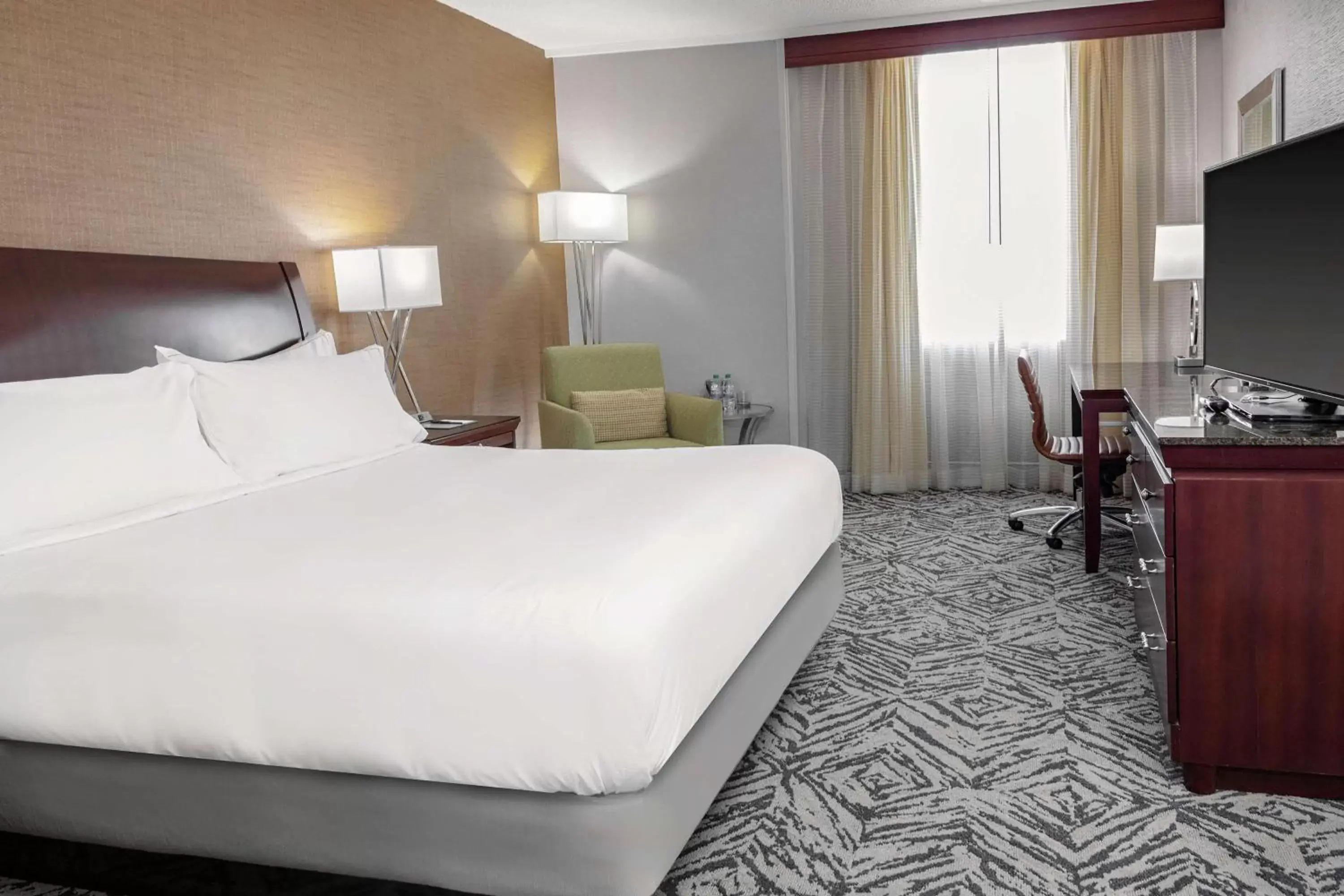 King Room - Disability Access/Non-Smoking in DoubleTree by Hilton Hotel & Executive Meeting Center Omaha-Downtown