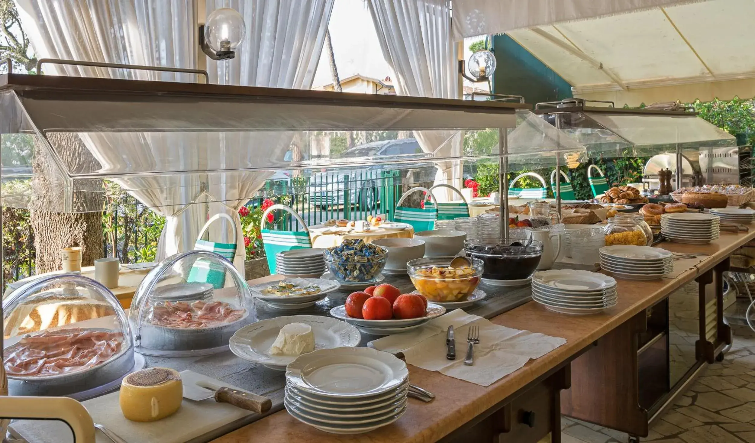 Buffet breakfast in Hotel Verdemare